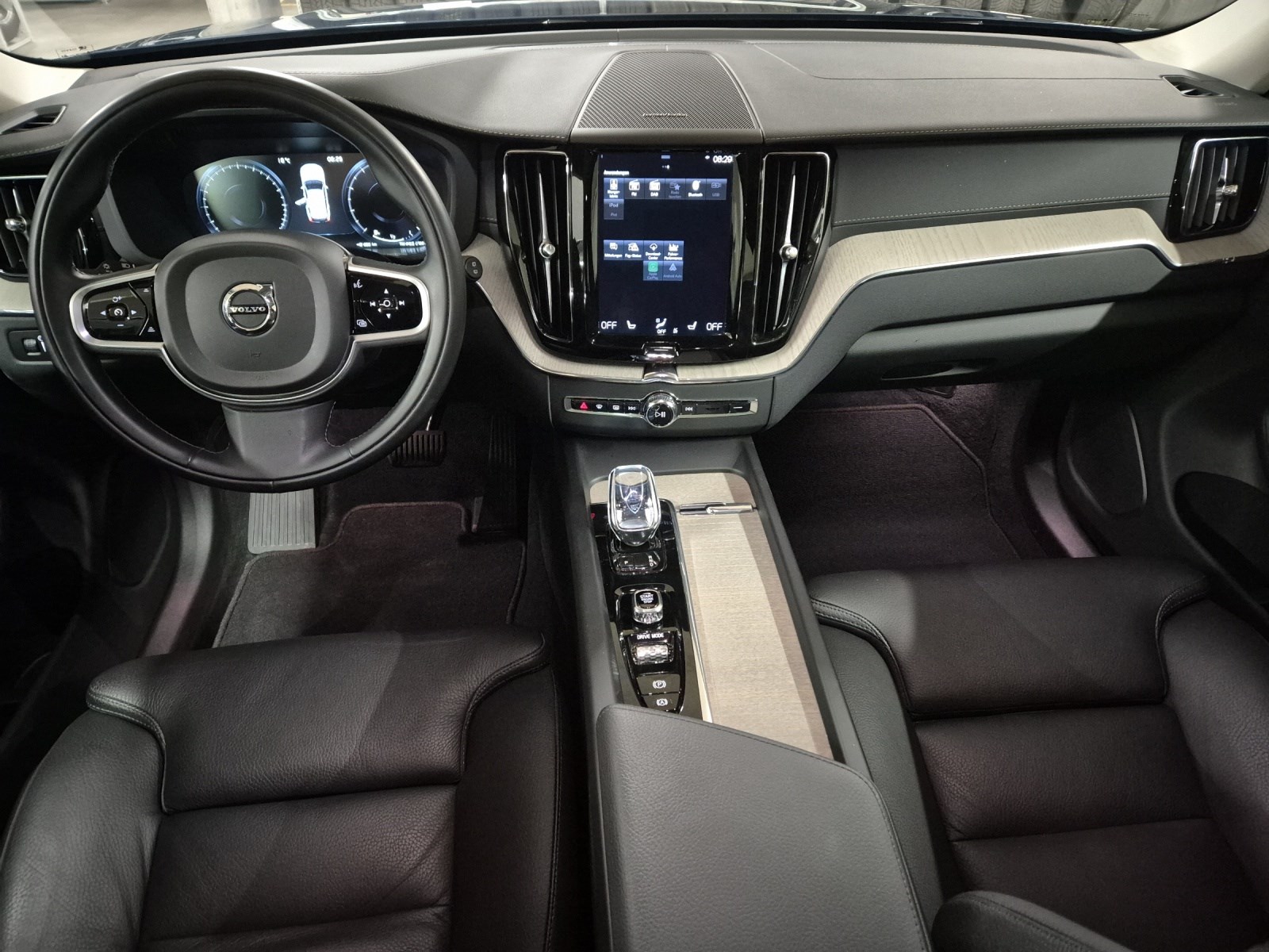 VOLVO XC60 2.0 B5 MH Inscription AWD-image-12