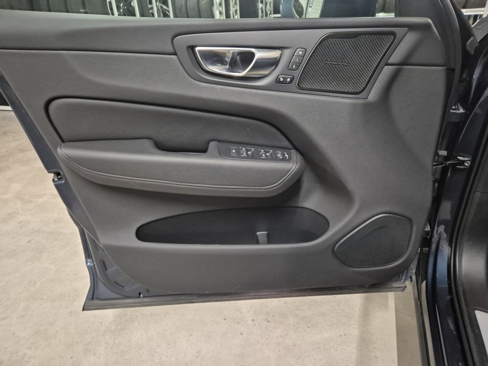 VOLVO XC60 2.0 B5 MH Inscription AWD-image-13