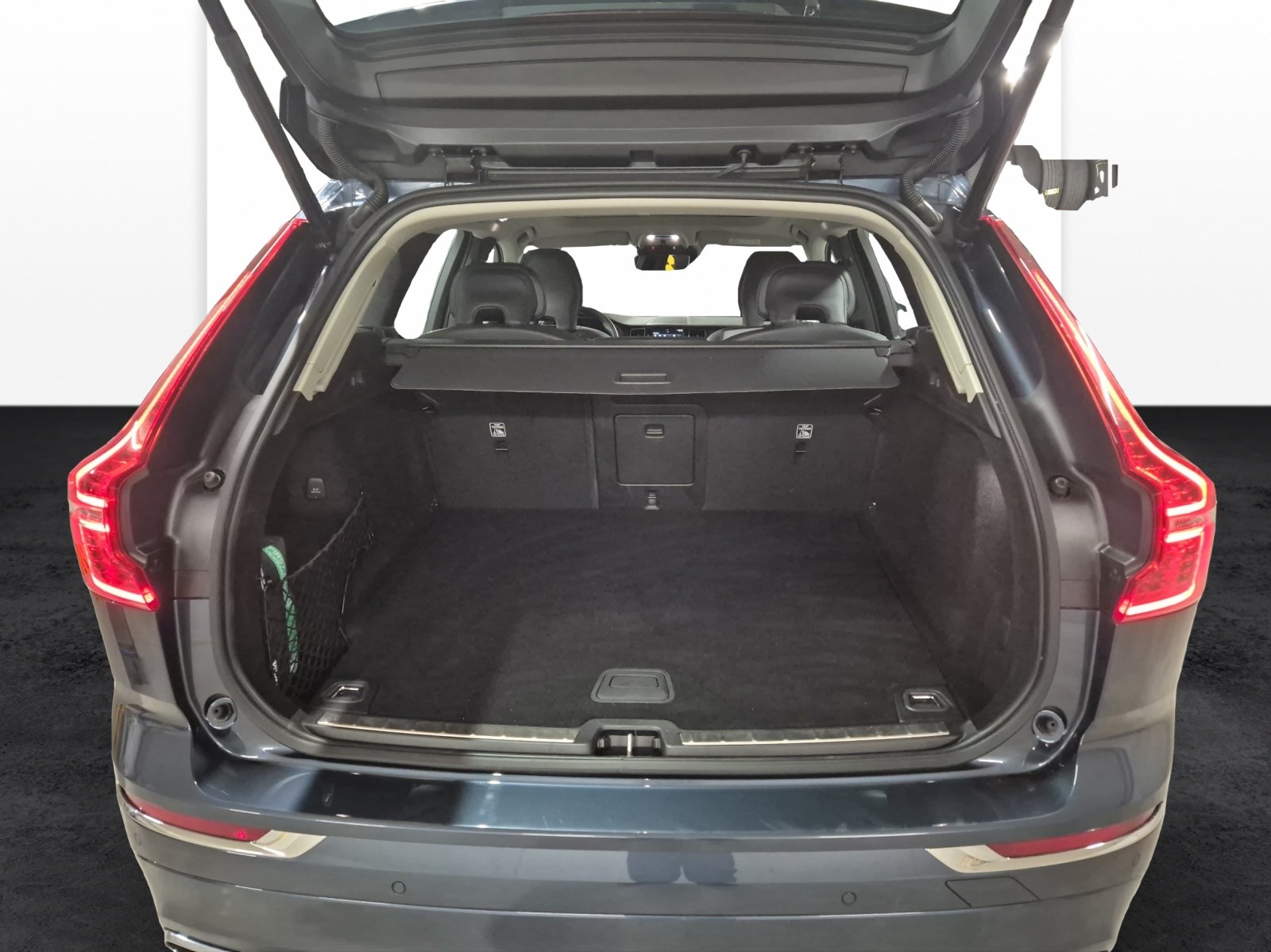 VOLVO XC60 2.0 B5 MH Inscription AWD-image-17