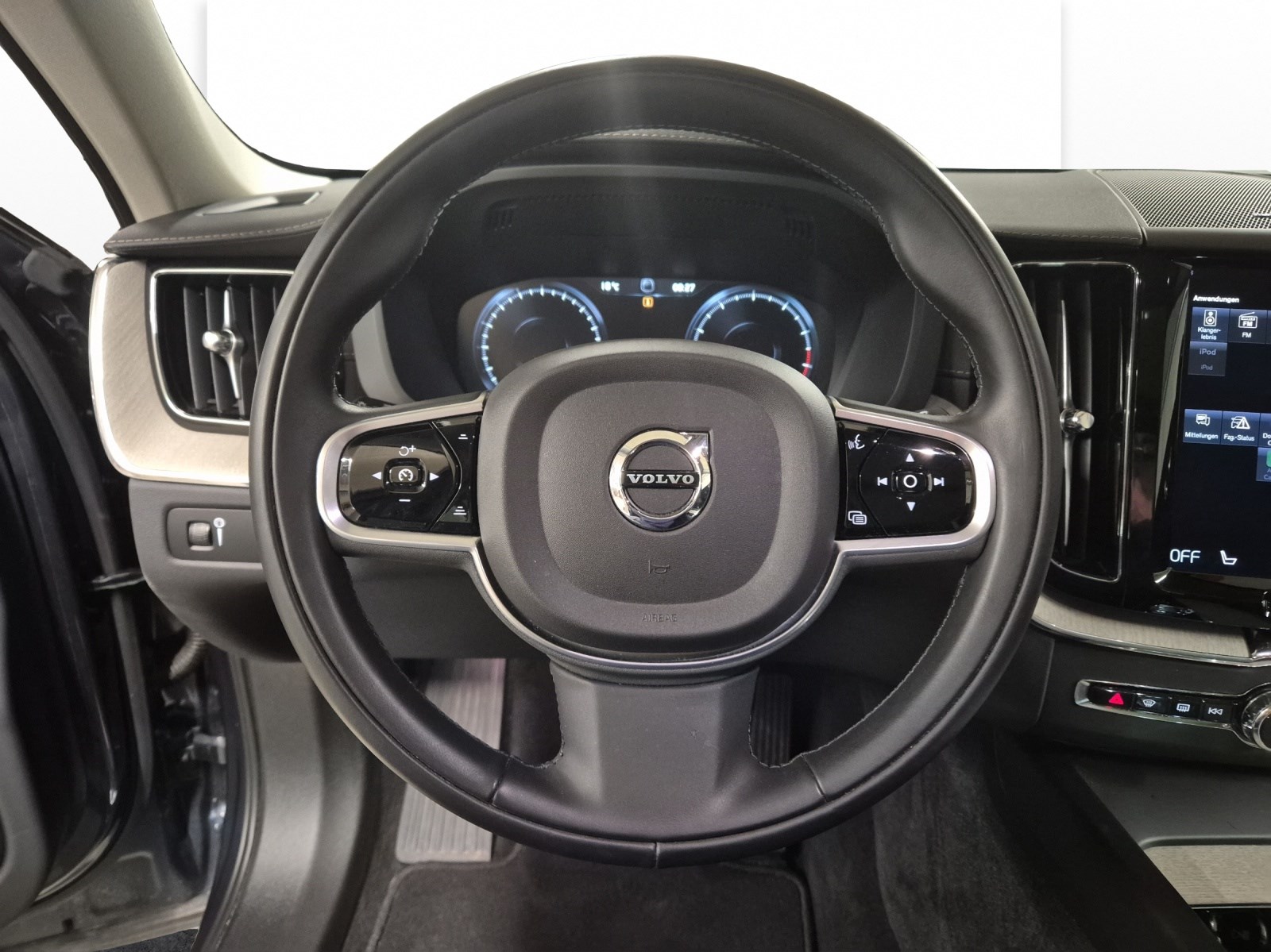 VOLVO XC60 2.0 B5 MH Inscription AWD-image-9