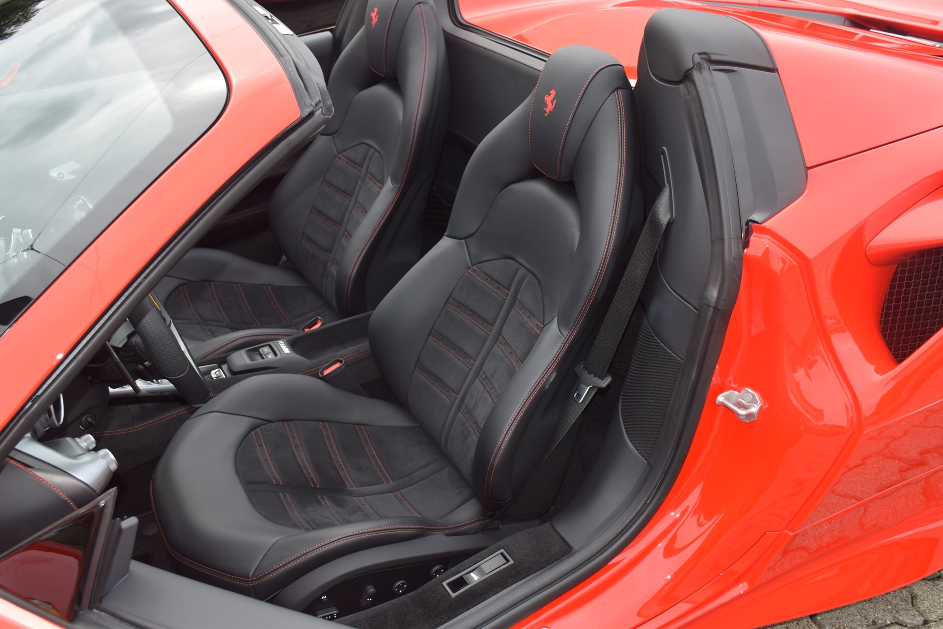 FERRARI F8 Spider-image-5
