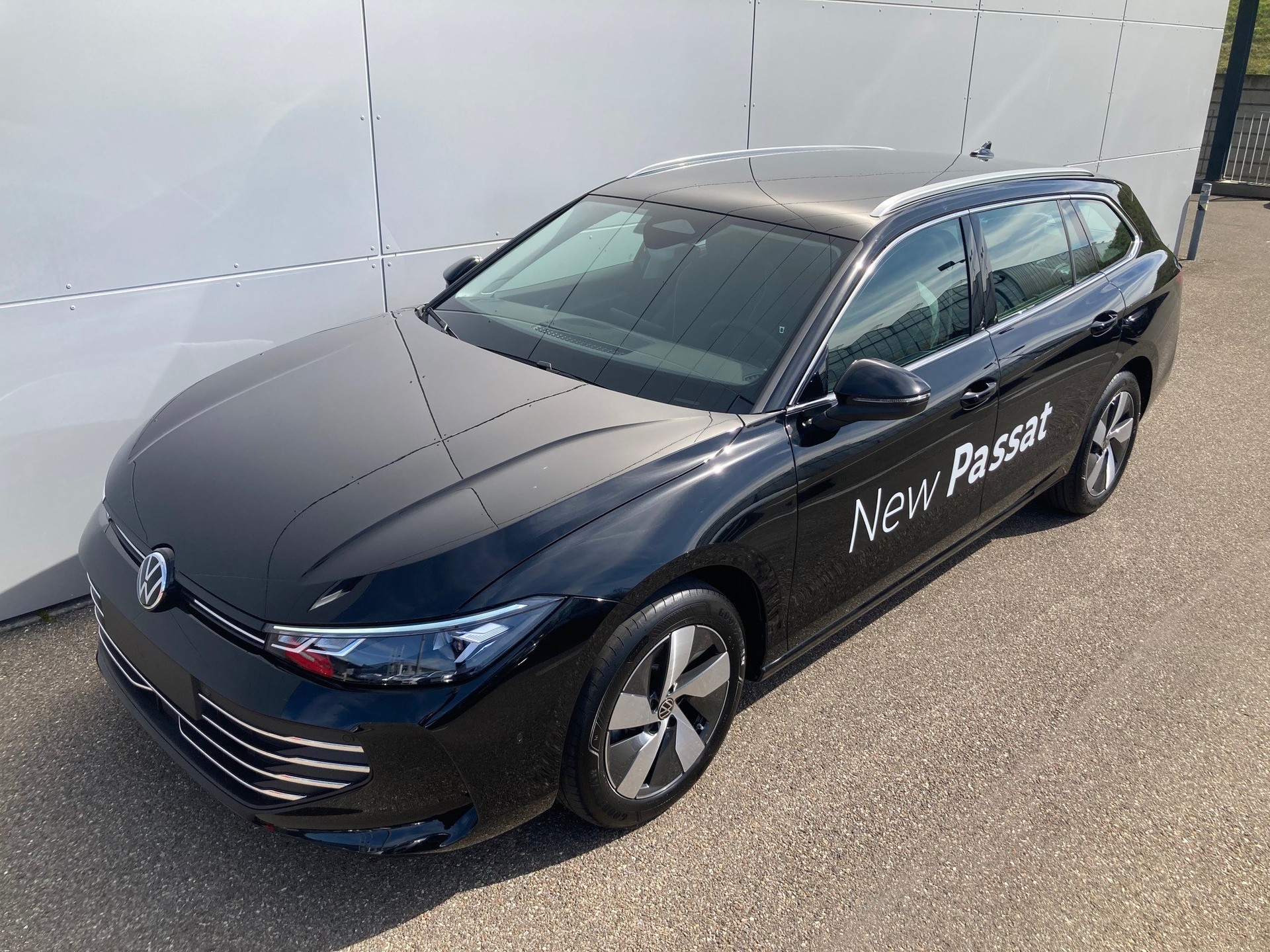 VW Passat Variant 1.5 eTSI evo2 Business DSG-image-5