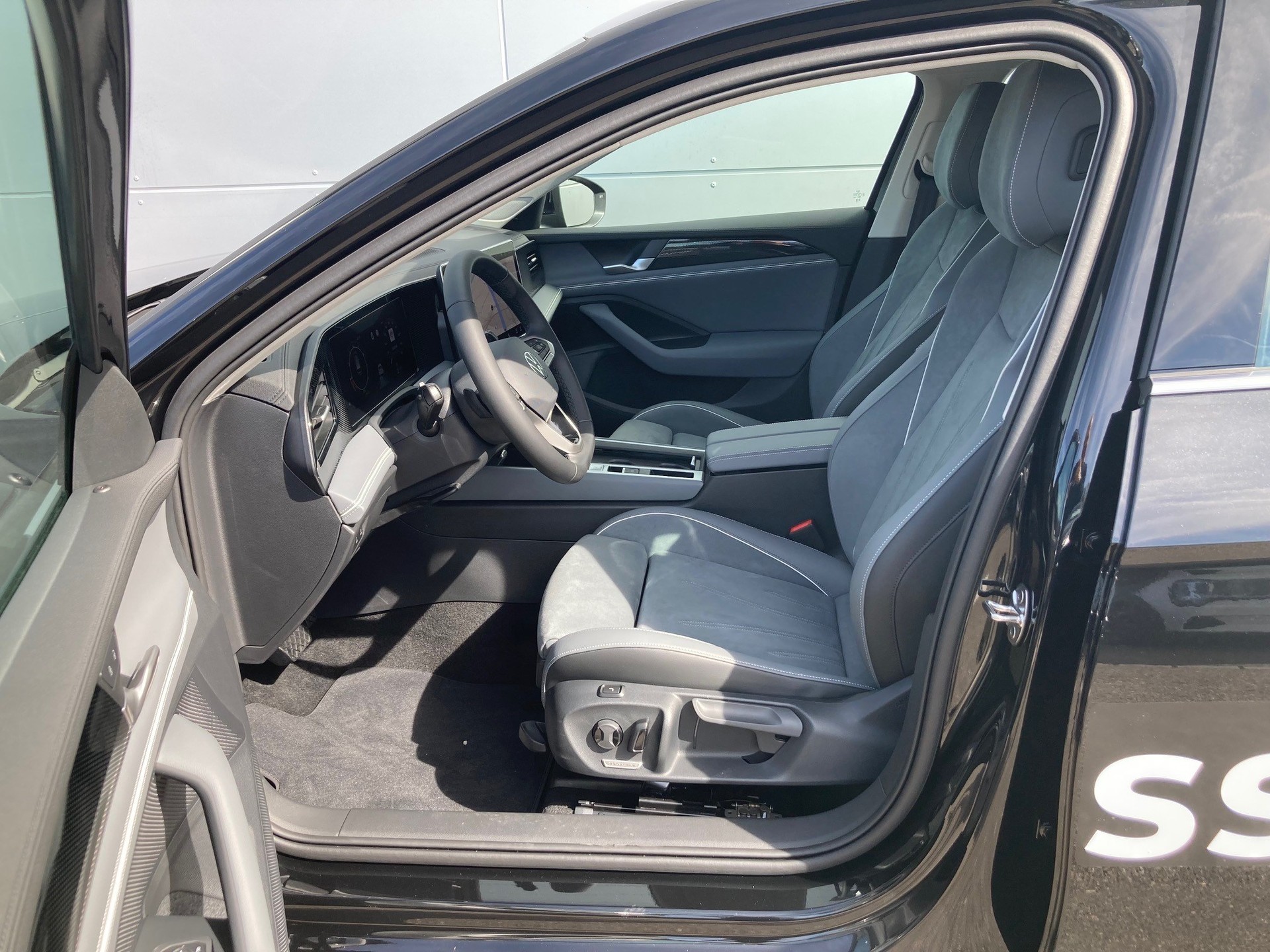 VW Passat Variant 1.5 eTSI evo2 Business DSG-image-8