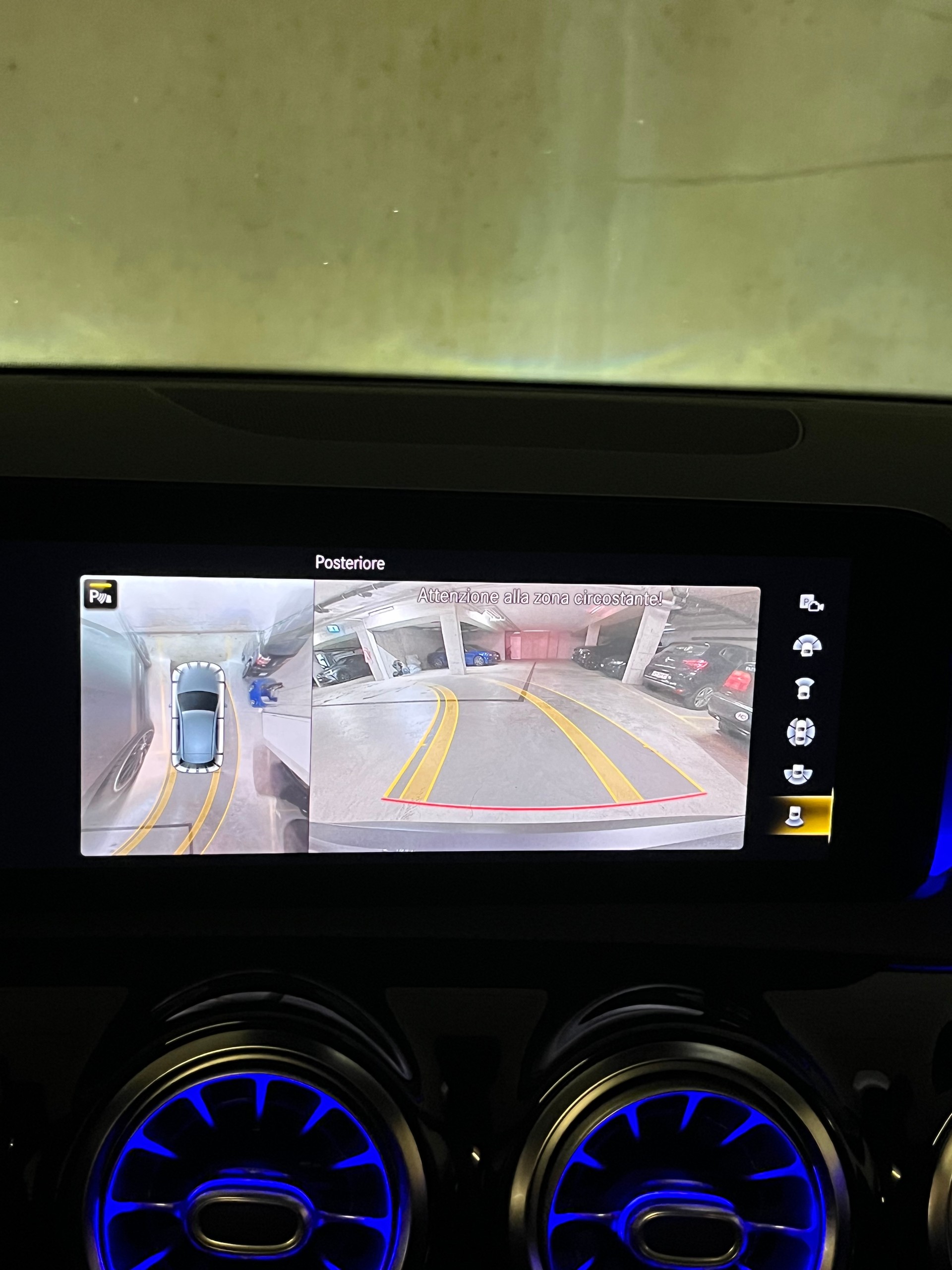 MERCEDES-BENZ A 35 AMG 4Matic Speedshift-image-25
