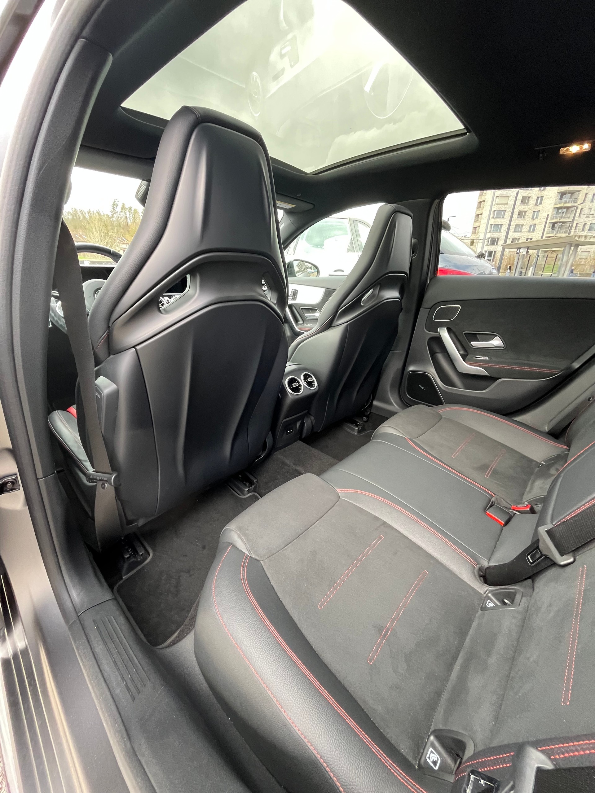 MERCEDES-BENZ A 35 AMG 4Matic Speedshift-image-21