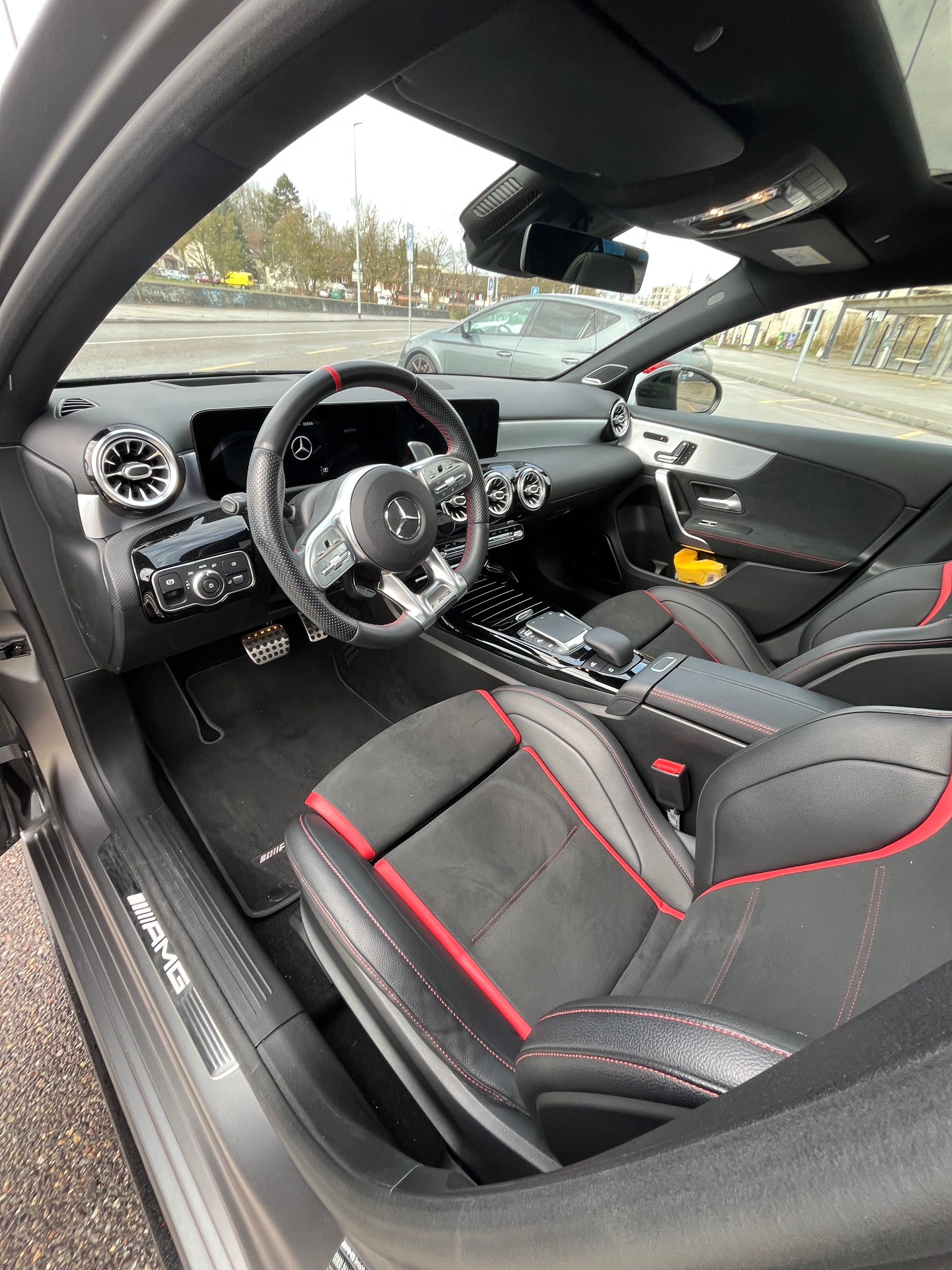 MERCEDES-BENZ A 35 AMG 4Matic Speedshift-image-18