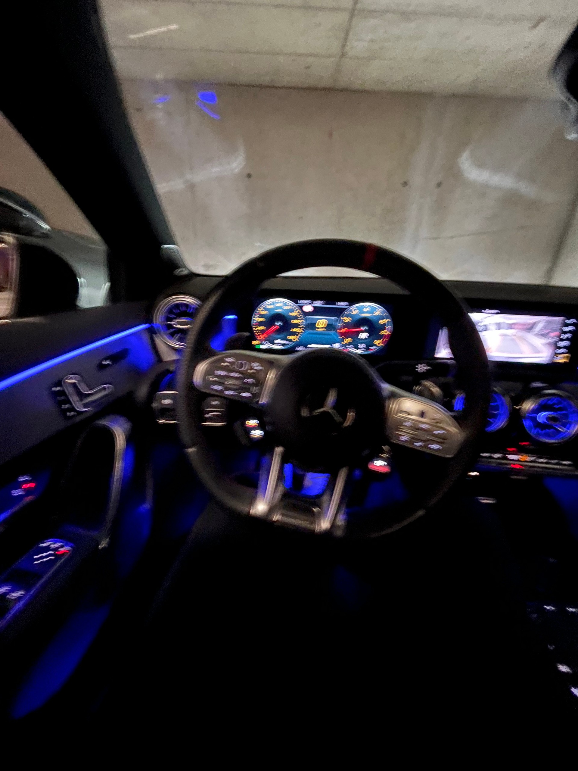 MERCEDES-BENZ A 35 AMG 4Matic Speedshift-image-26