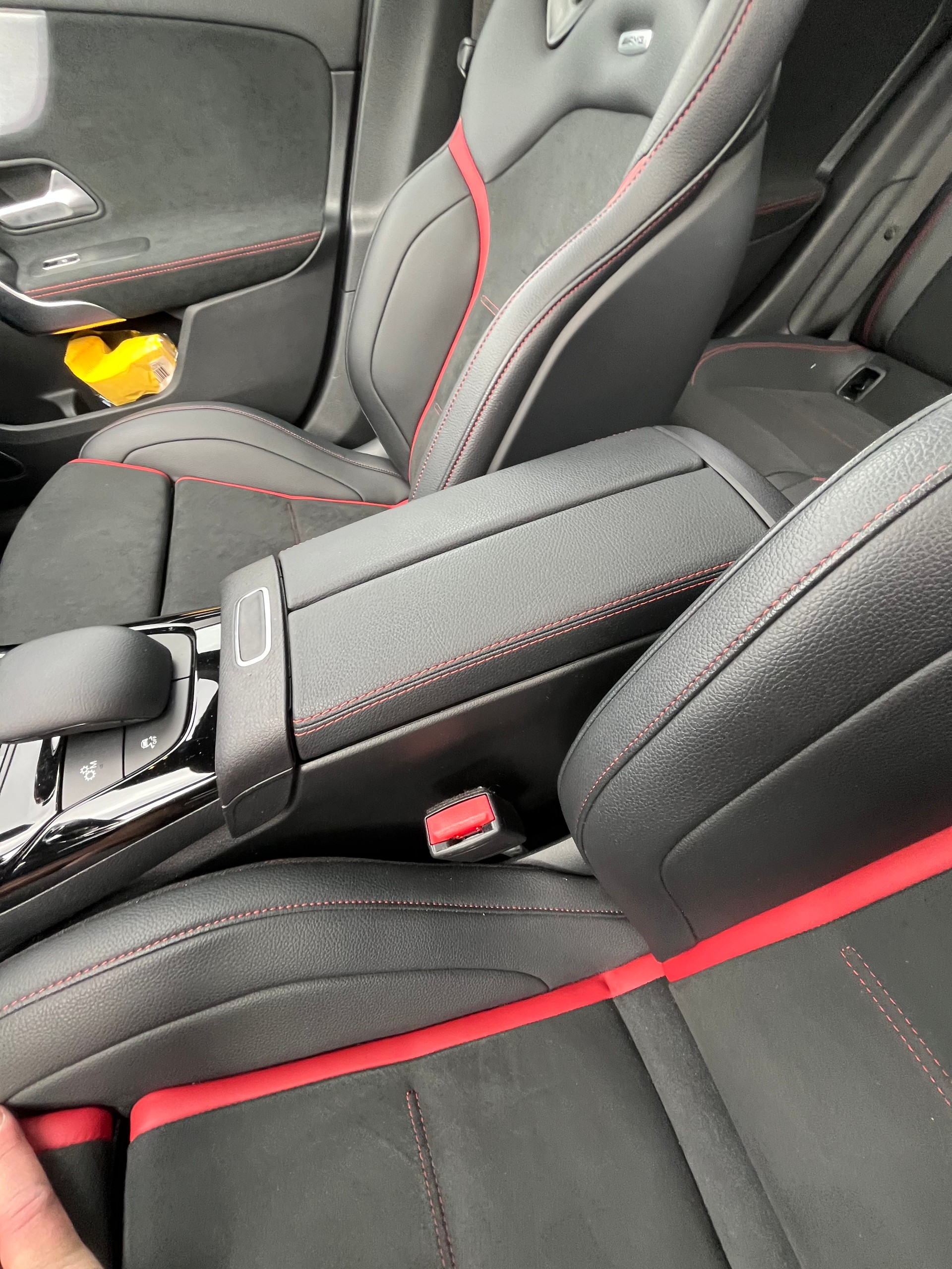 MERCEDES-BENZ A 35 AMG 4Matic Speedshift-image-23