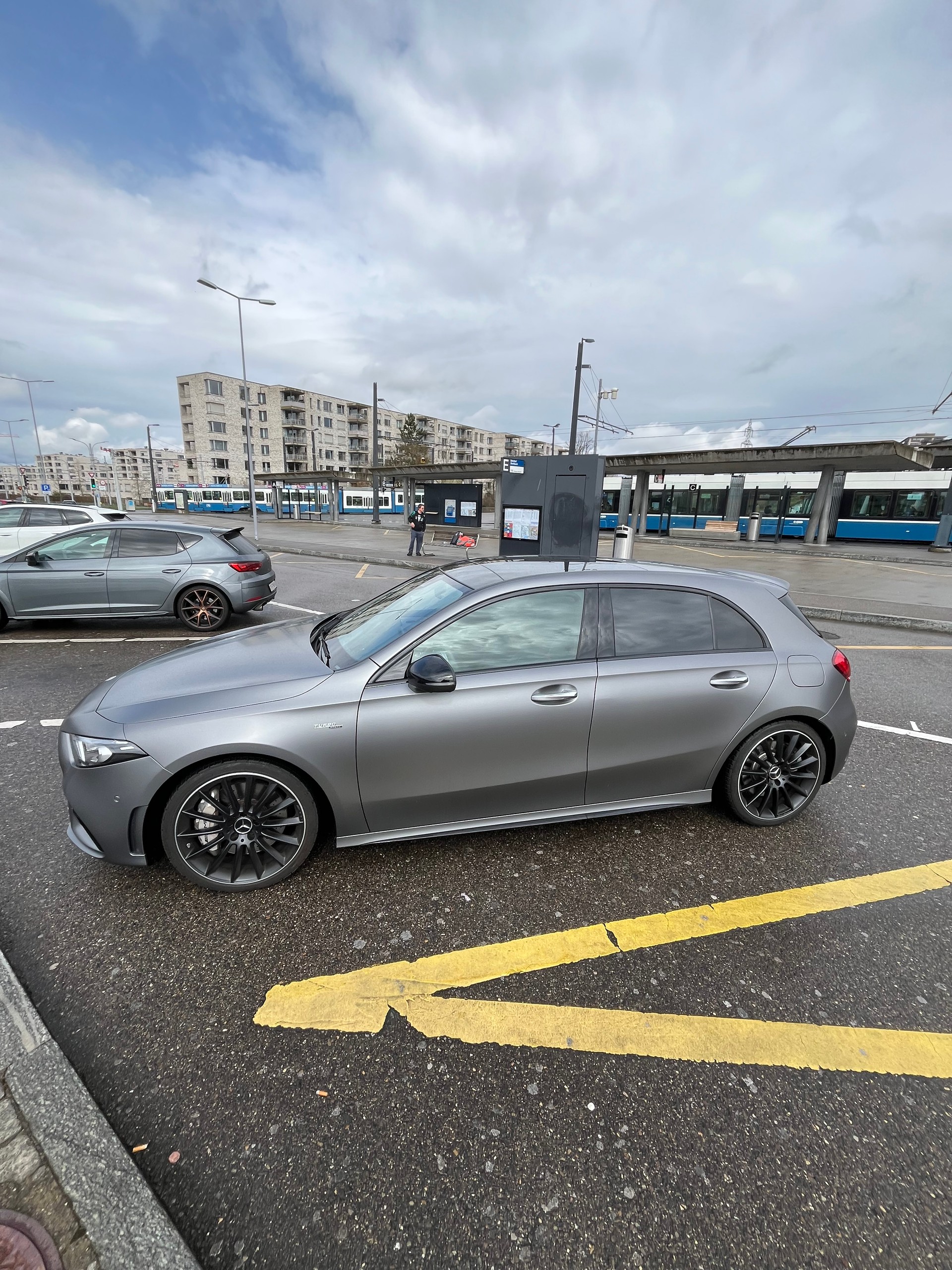 MERCEDES-BENZ A 35 AMG 4Matic Speedshift-image-3