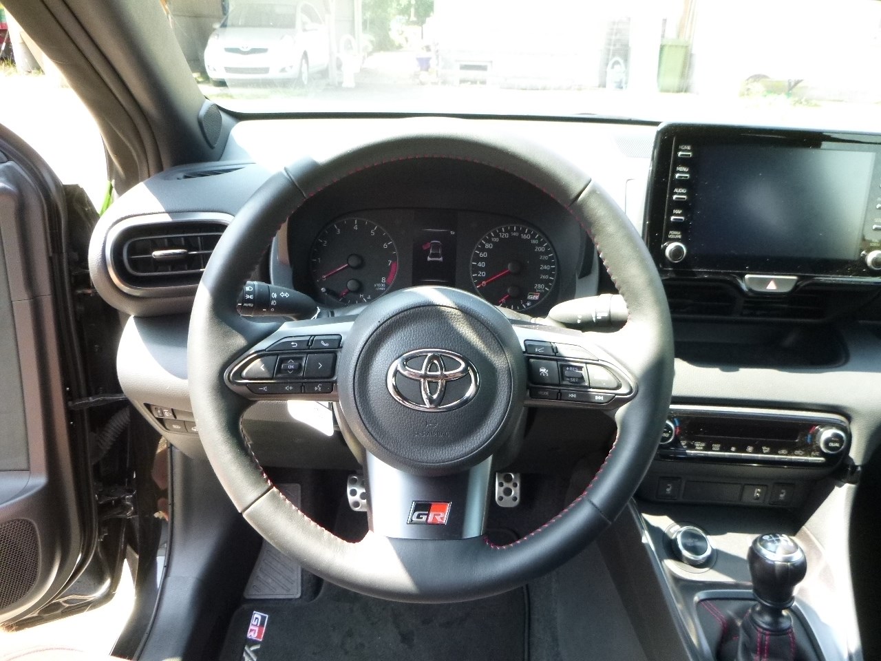 TOYOTA Yaris 1.6 GR Sport-image-13