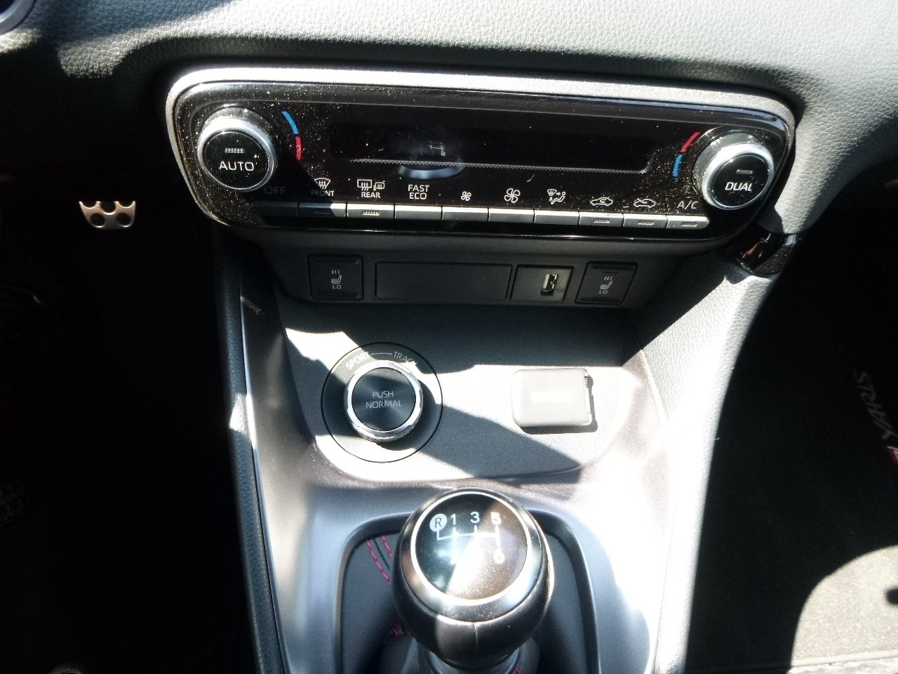 TOYOTA Yaris 1.6 GR Sport-image-15