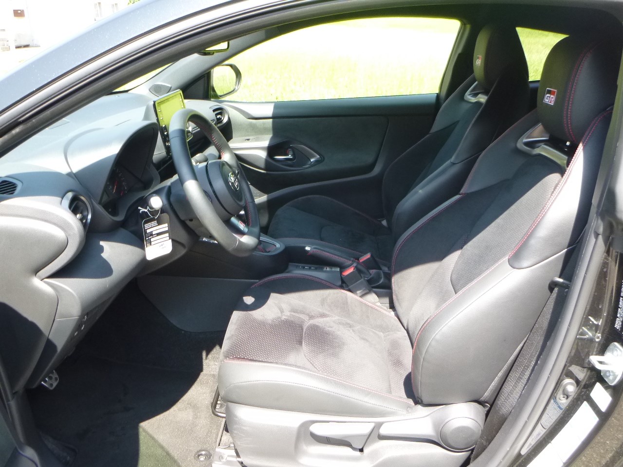 TOYOTA Yaris 1.6 GR Sport-image-9