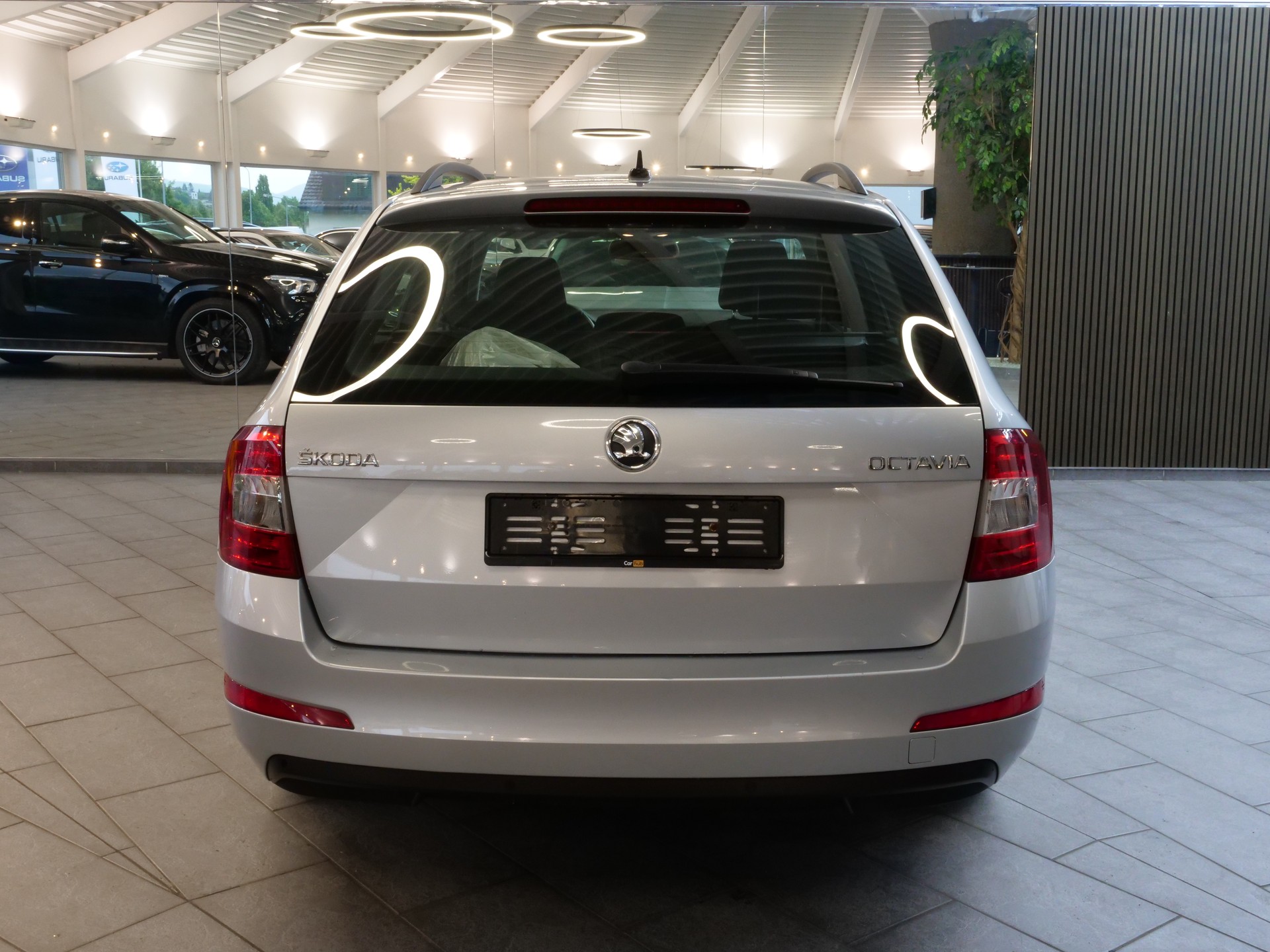 SKODA Octavia Combi 2.0 TDI Elegance DSG-showroom-element-3