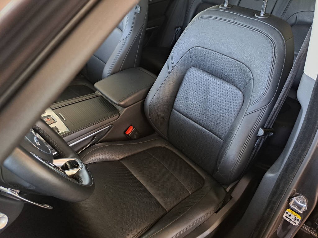 JAGUAR F-Pace 2.0 I4 P250 SE AWD (crochet)-image-9