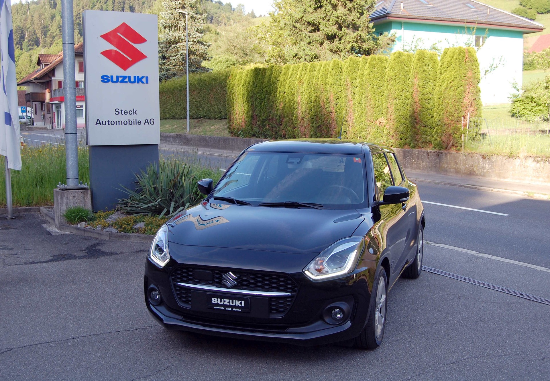 SUZUKI Swift 1.2 Compact Top Hybrid-showroom-element-1