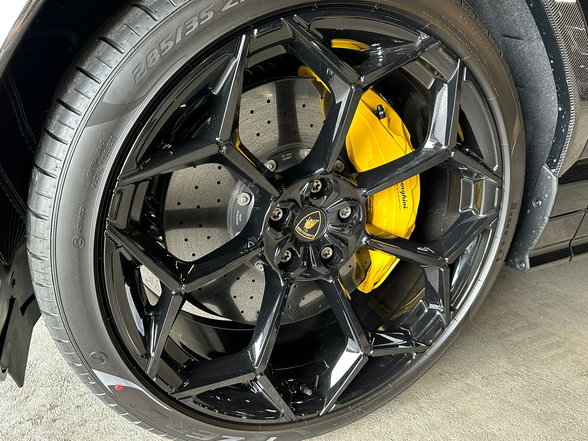 LAMBORGHINI Urus Performante Modell 2025-image-2