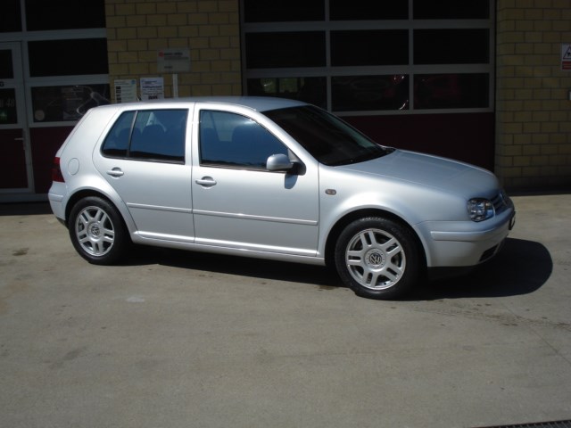 VW Golf 1.8 T GTI-showroom-element-1