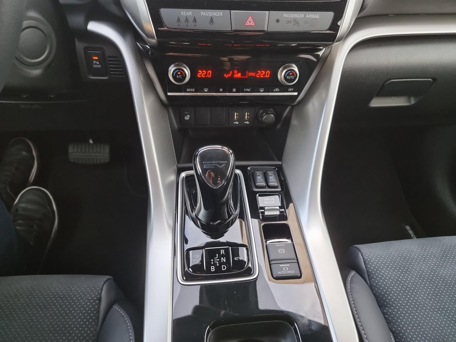 MITSUBISHI Eclipse Cross 2.4 PHEV Intense 4x4-image-8