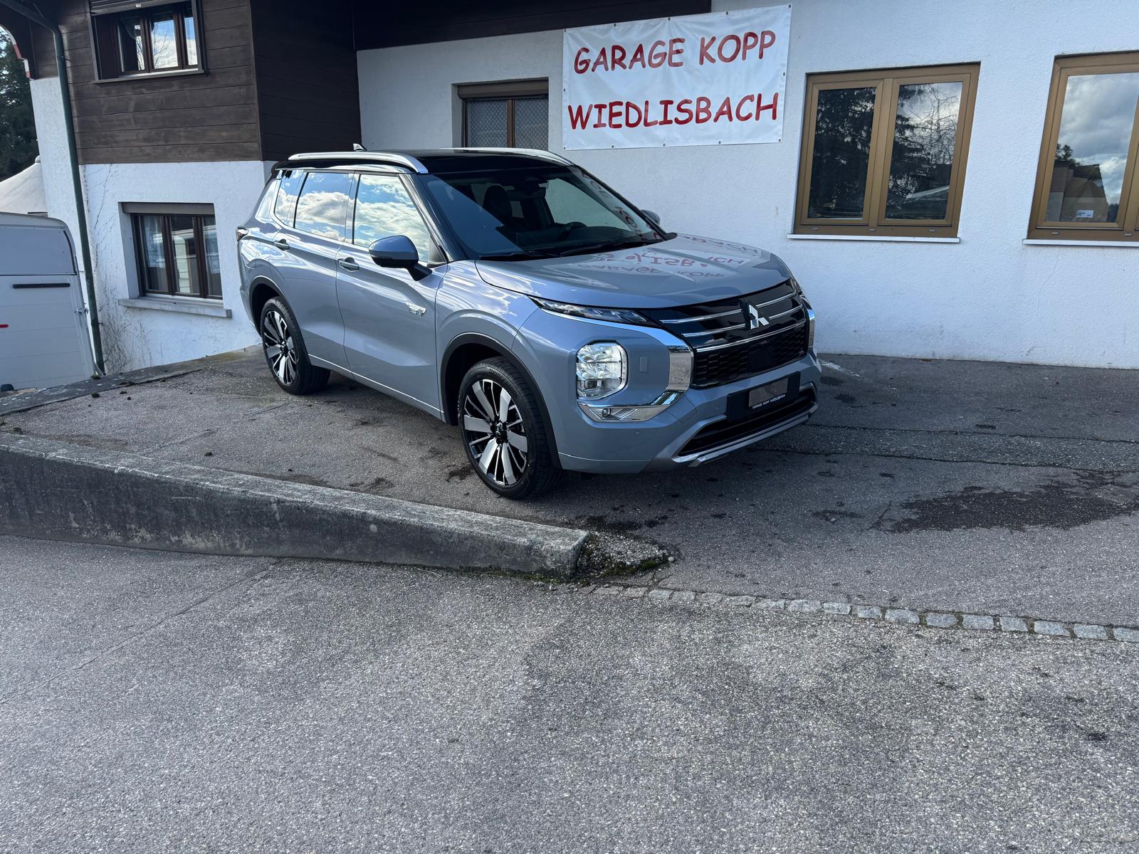 MITSUBISHI OUTLANDER PHEV INSTYLE