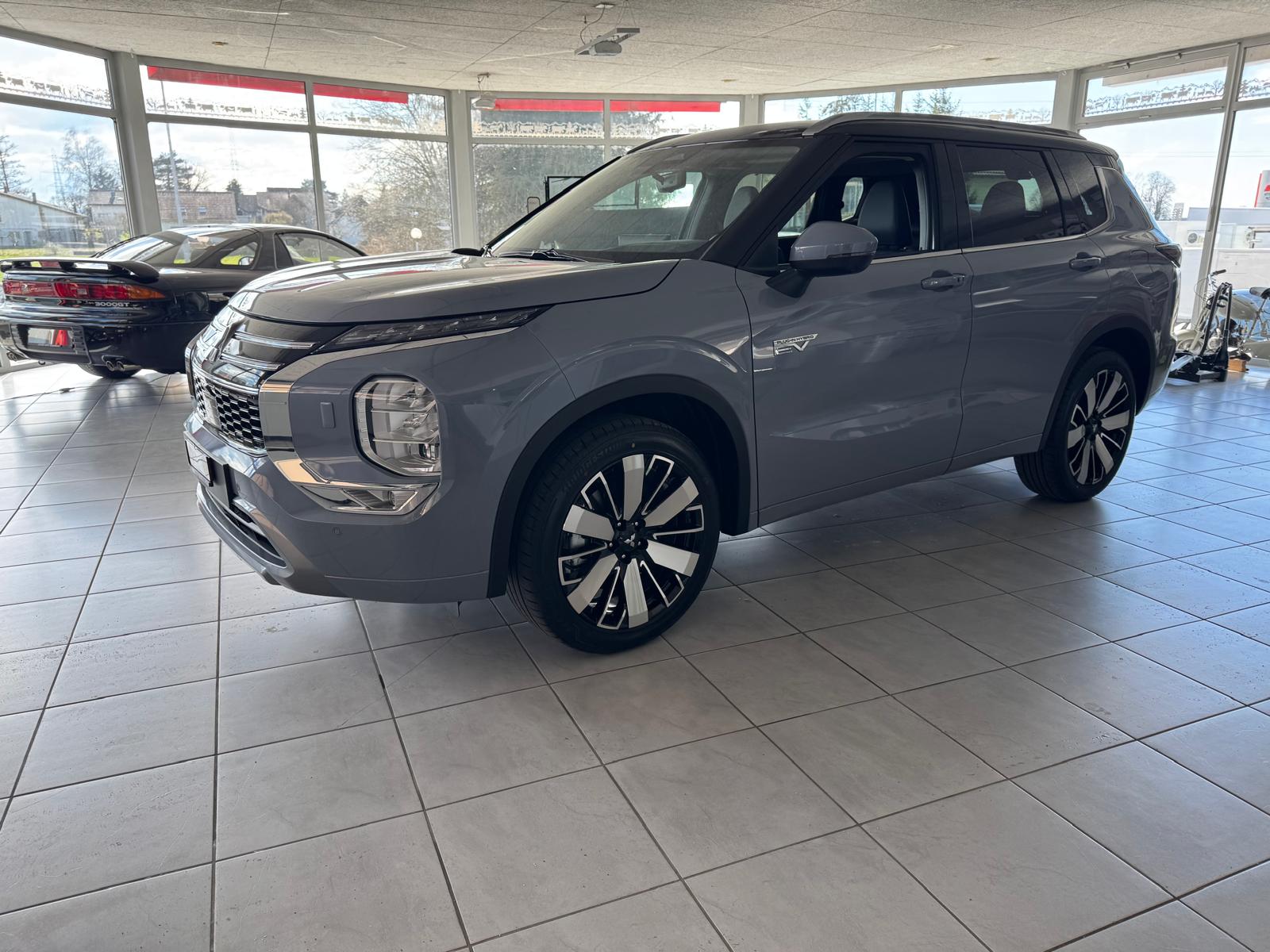 MITSUBISHI OUTLANDER PHEV INSTYLE-showroom-element-1