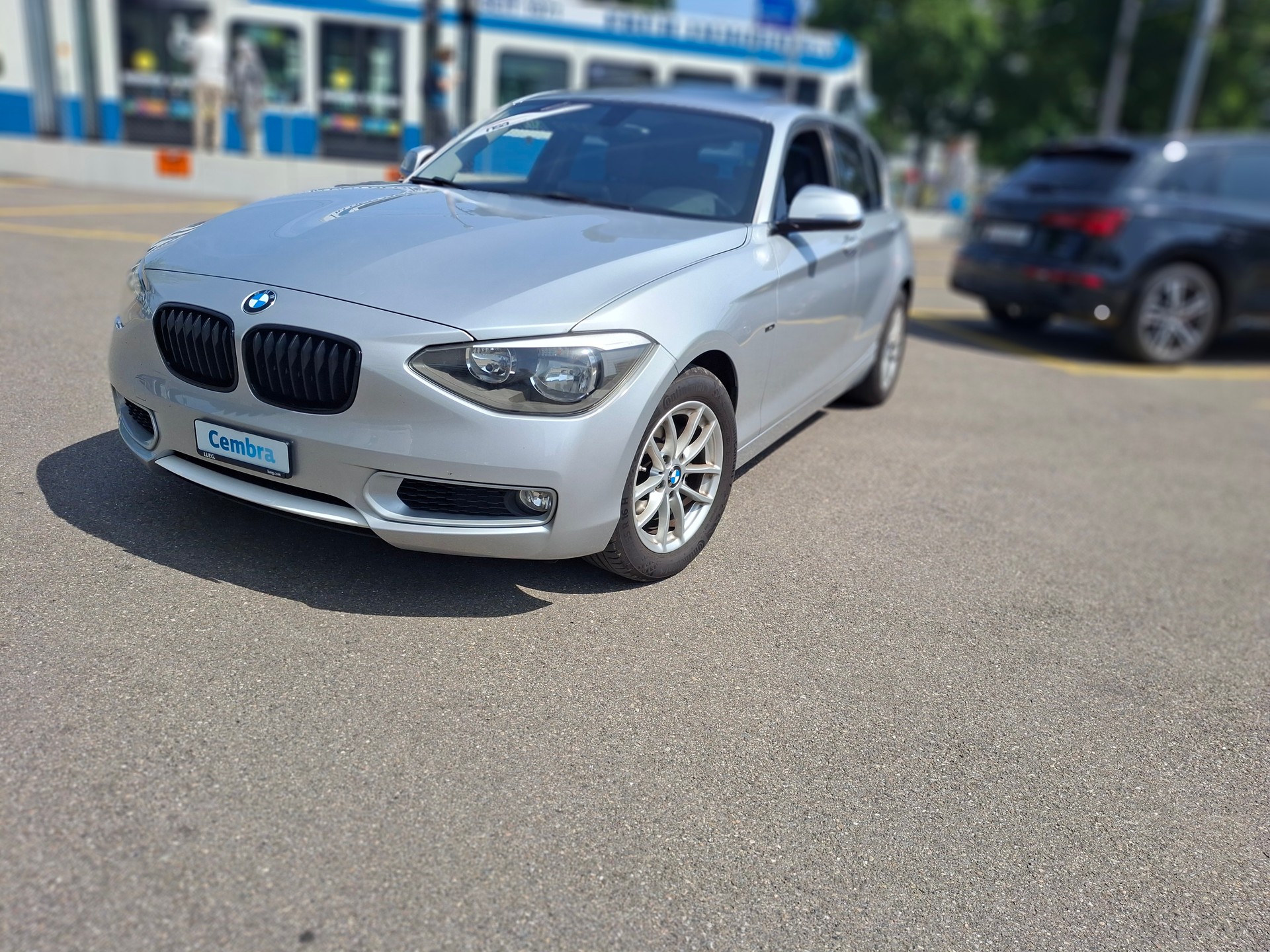 BMW 118i Sport Line-showroom-element-2