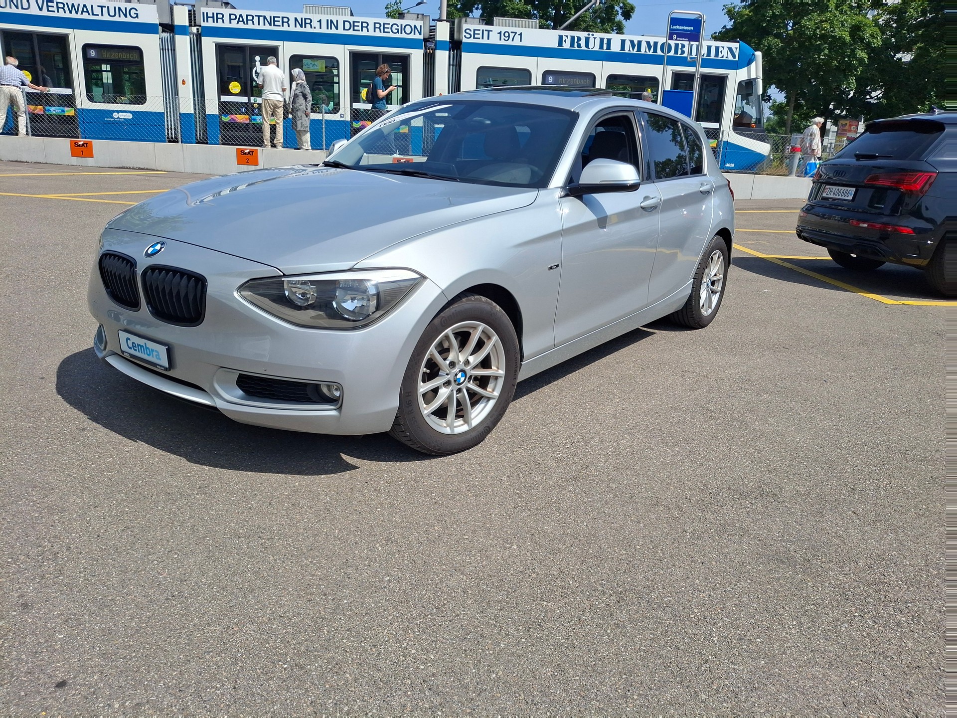 BMW 118i Sport Line-showroom-element-1