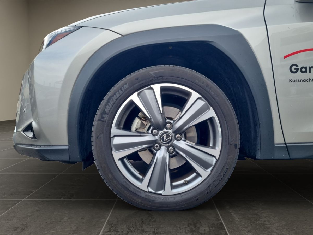 LEXUS UX 300e excellence elektrisch-image-13