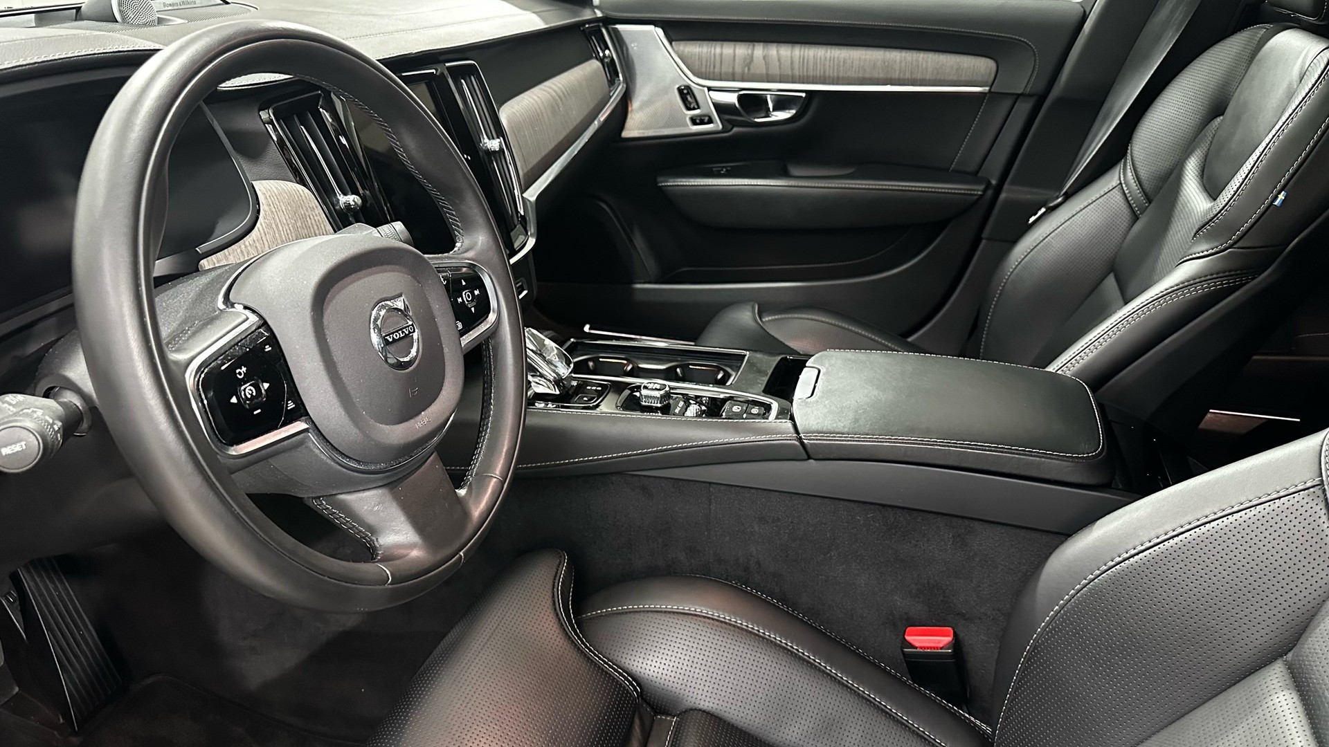 VOLVO S90 T8 eAWD Inscription-showroom-element-3