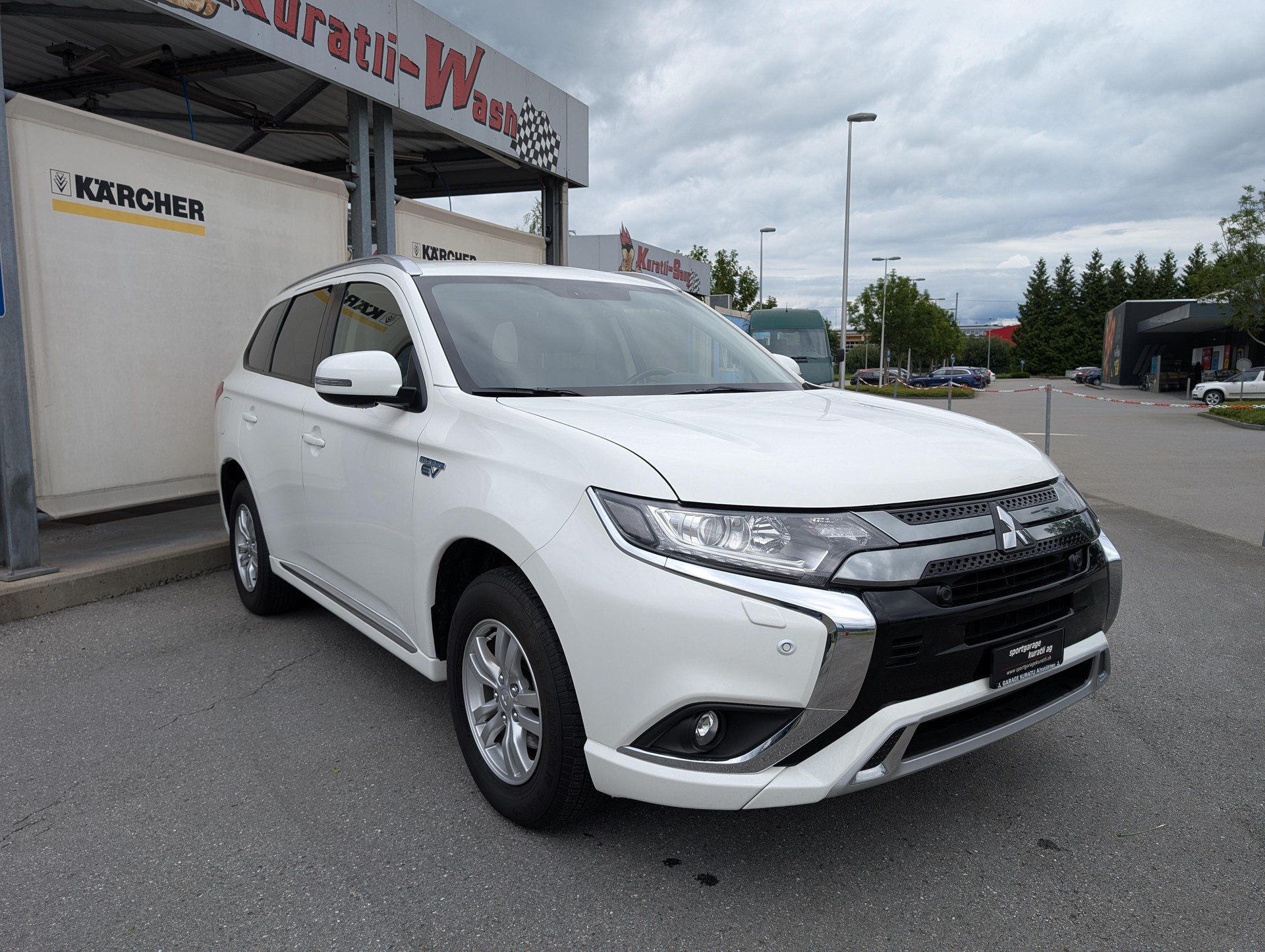 MITSUBISHI Outlander 2.4 PHEV Value Edition-showroom-element-3