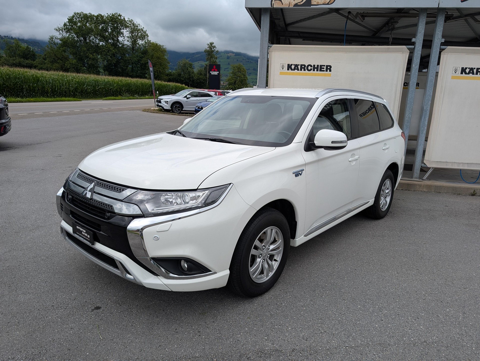 MITSUBISHI Outlander 2.4 PHEV Value Edition-showroom-element-2