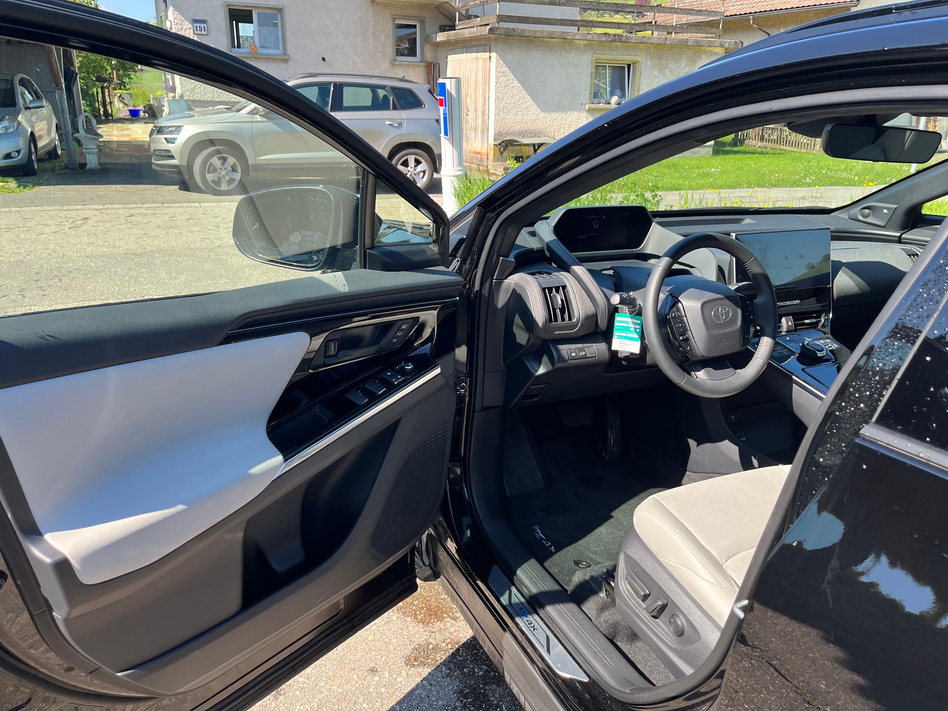 TOYOTA bZ4X Premium 71,4 kWh 4WD-image-9