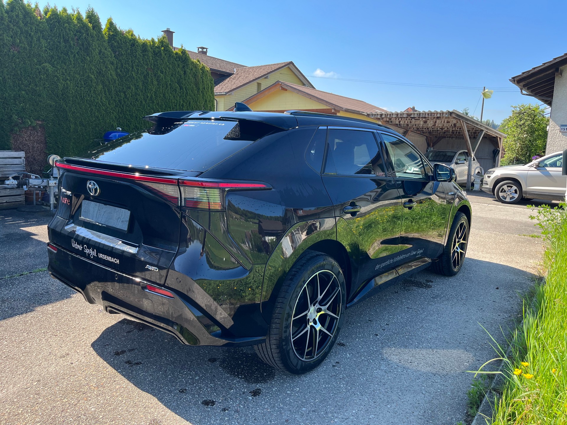 TOYOTA bZ4X Premium 71,4 kWh 4WD-image-4