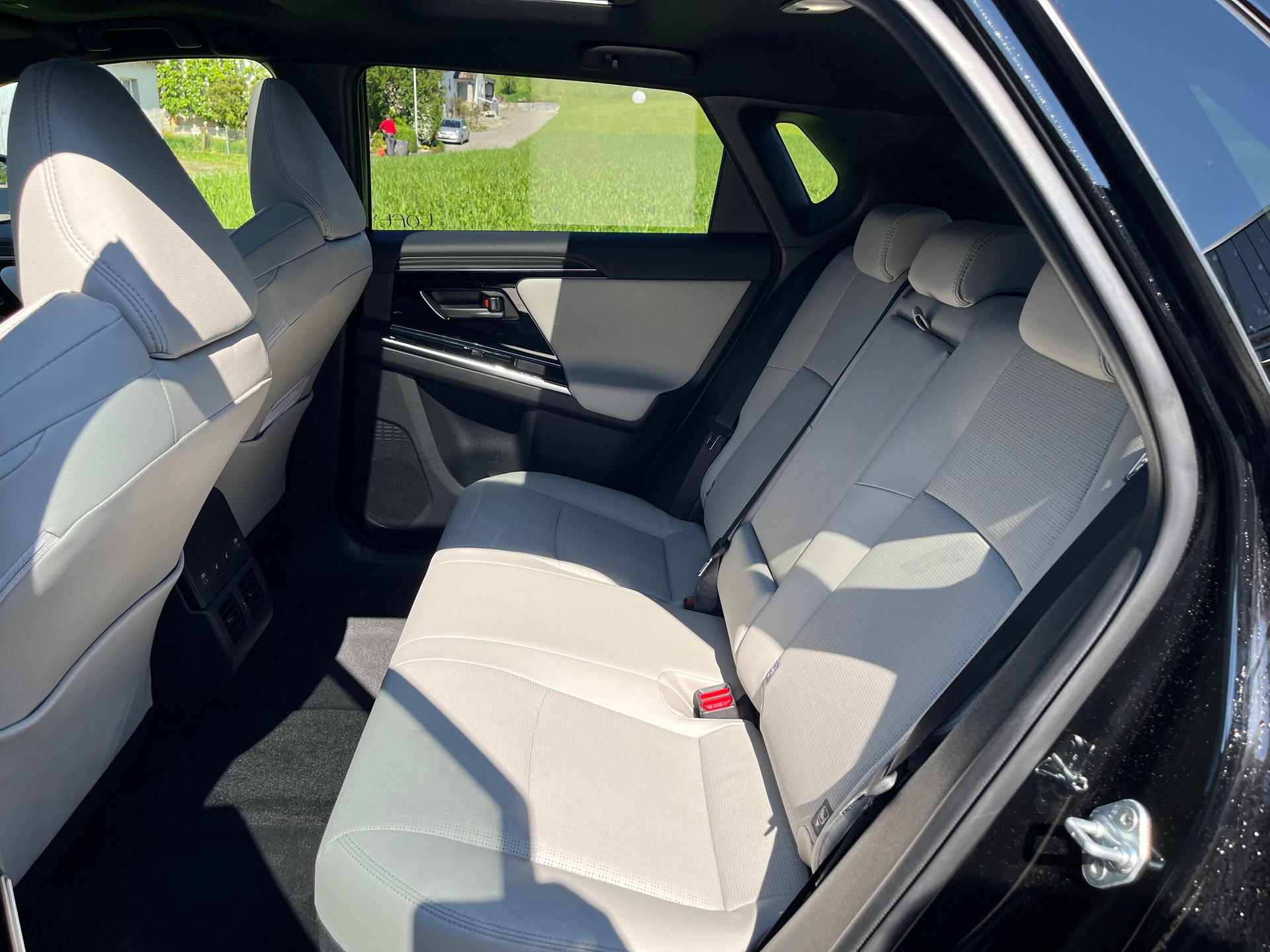 TOYOTA bZ4X Premium 71,4 kWh 4WD-image-11