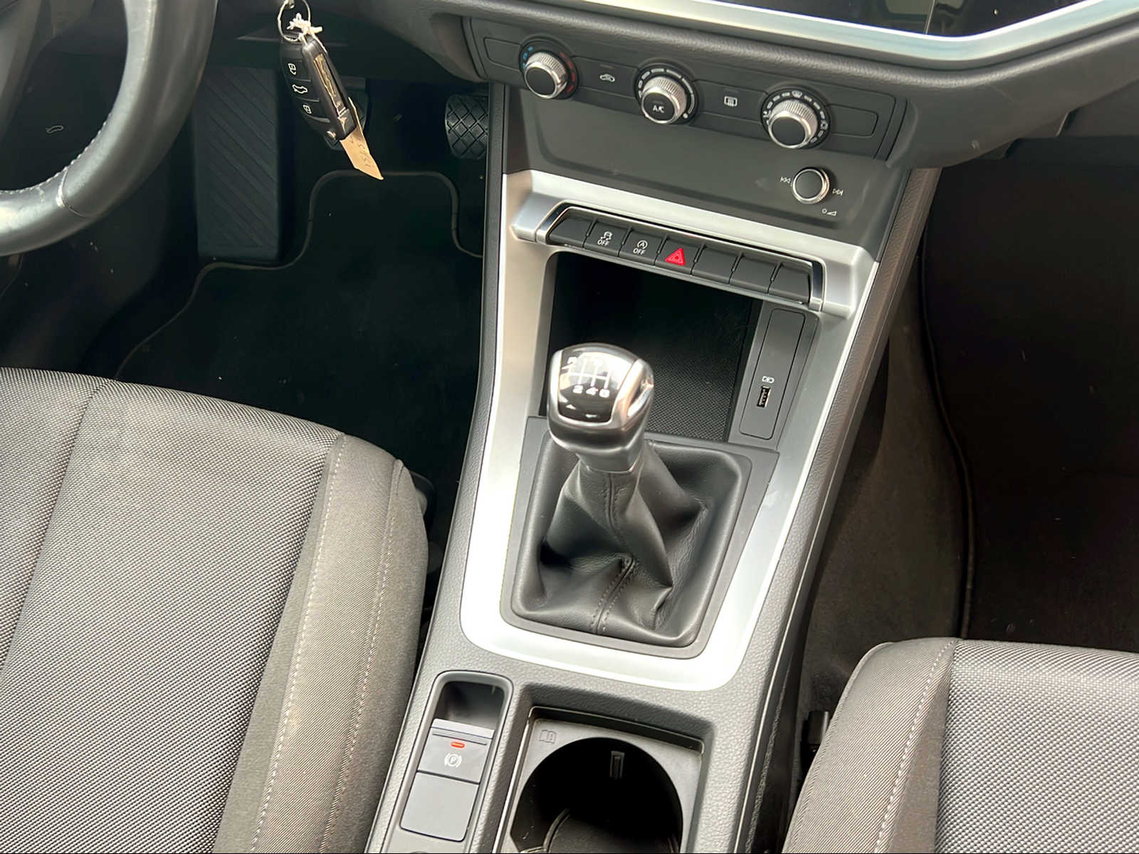 AUDI Q3 35 TFSI-image-11