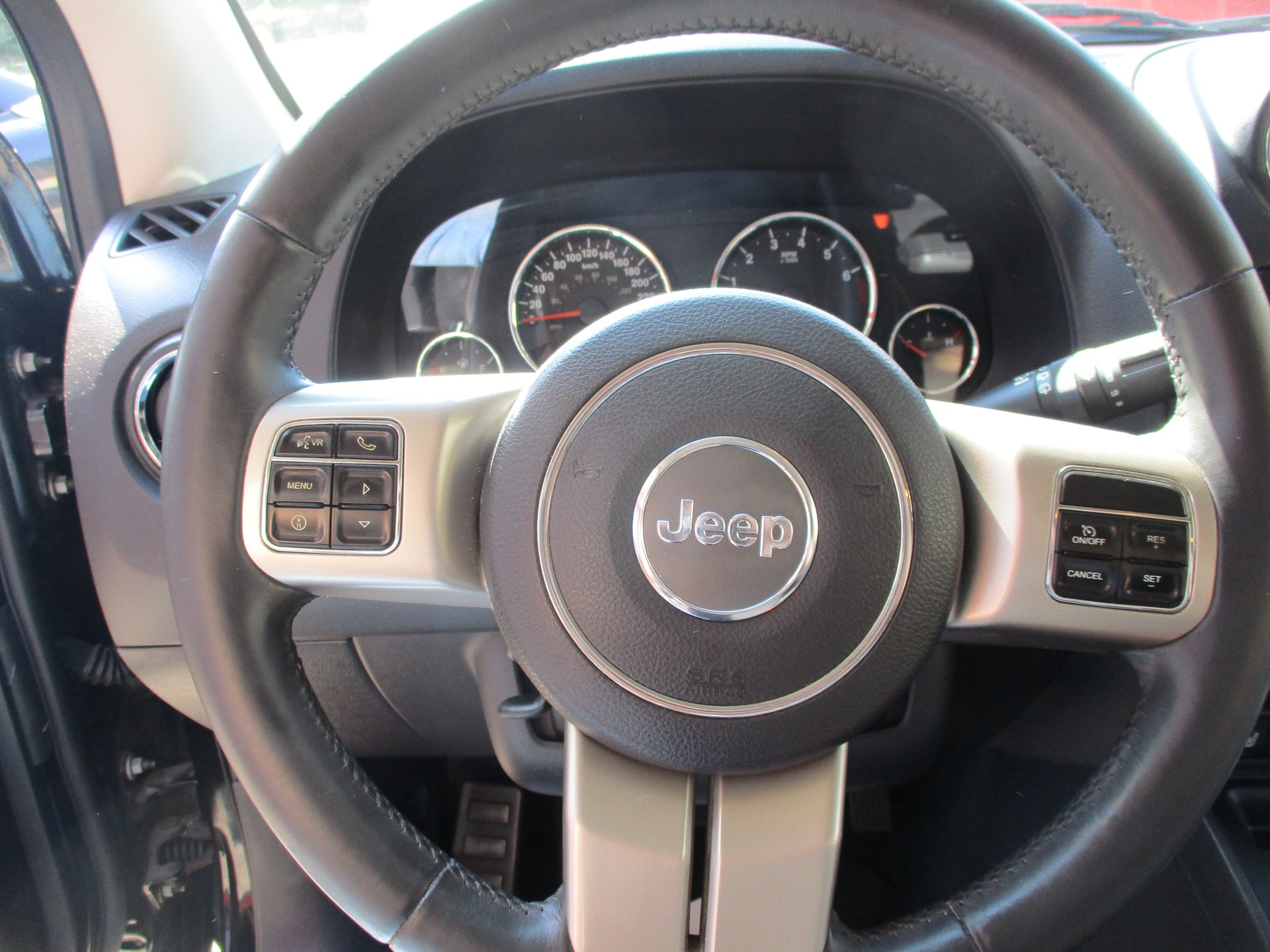 JEEP Compass 2.4 Limited CVT-image-9