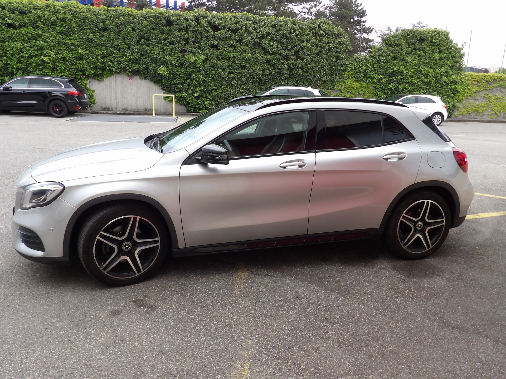 MERCEDES-BENZ GLA 250 AMG Line 4Matic 7G-DCT-showroom-element-1