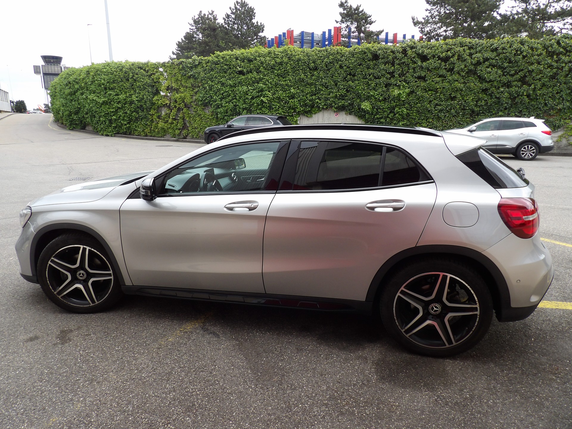 MERCEDES-BENZ GLA 250 AMG Line 4Matic 7G-DCT-showroom-element-3