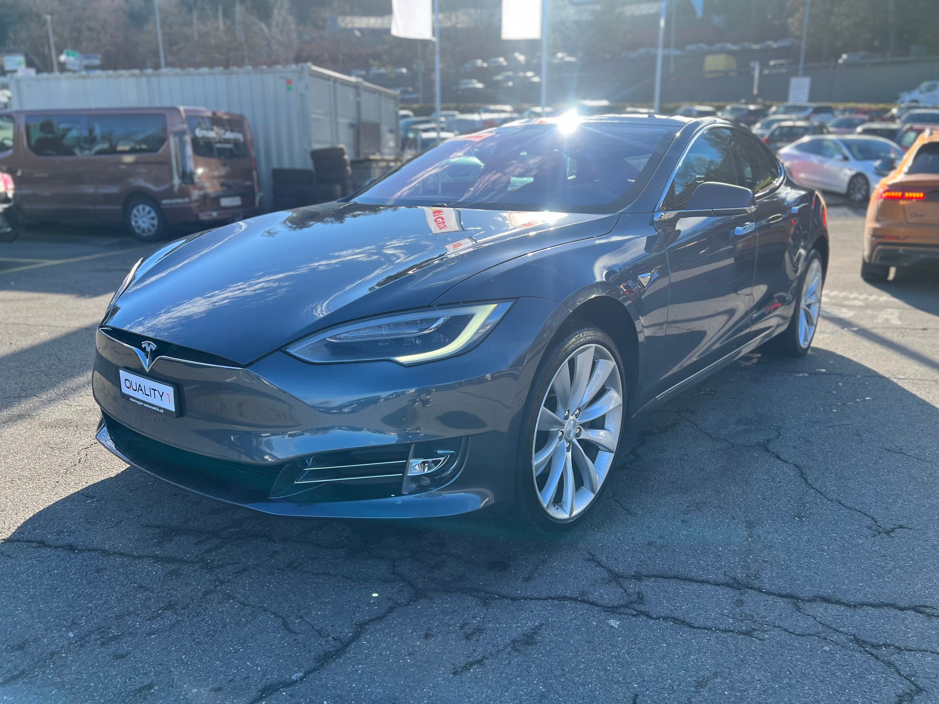 TESLA Model S 100 D-showroom-element-3