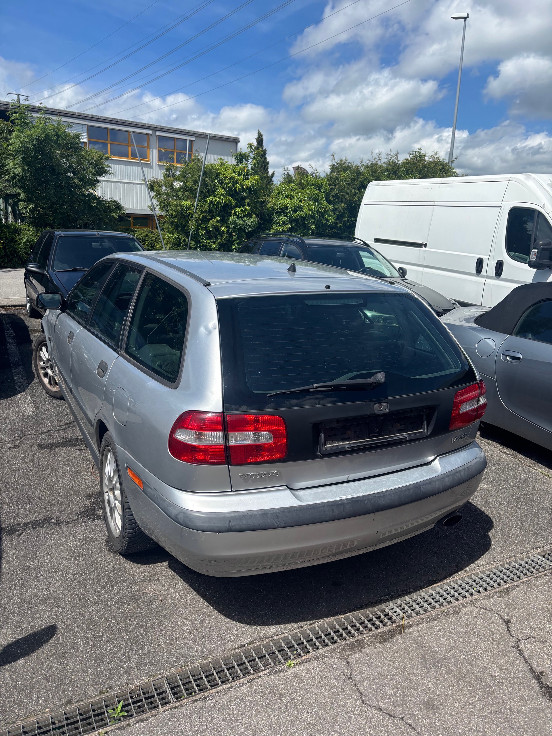 VOLVO V40 2.0T-image-1
