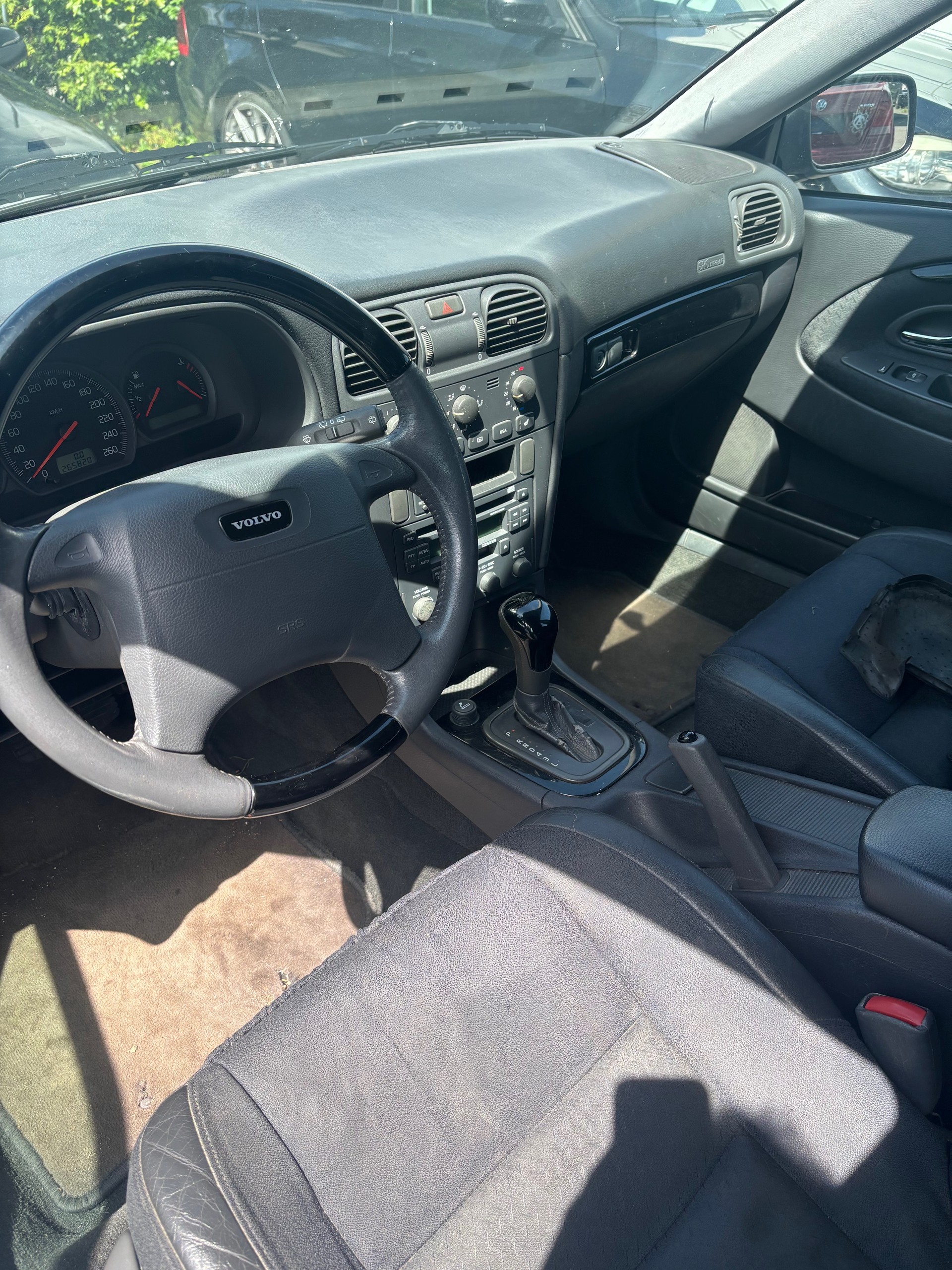VOLVO V40 2.0T-image-4