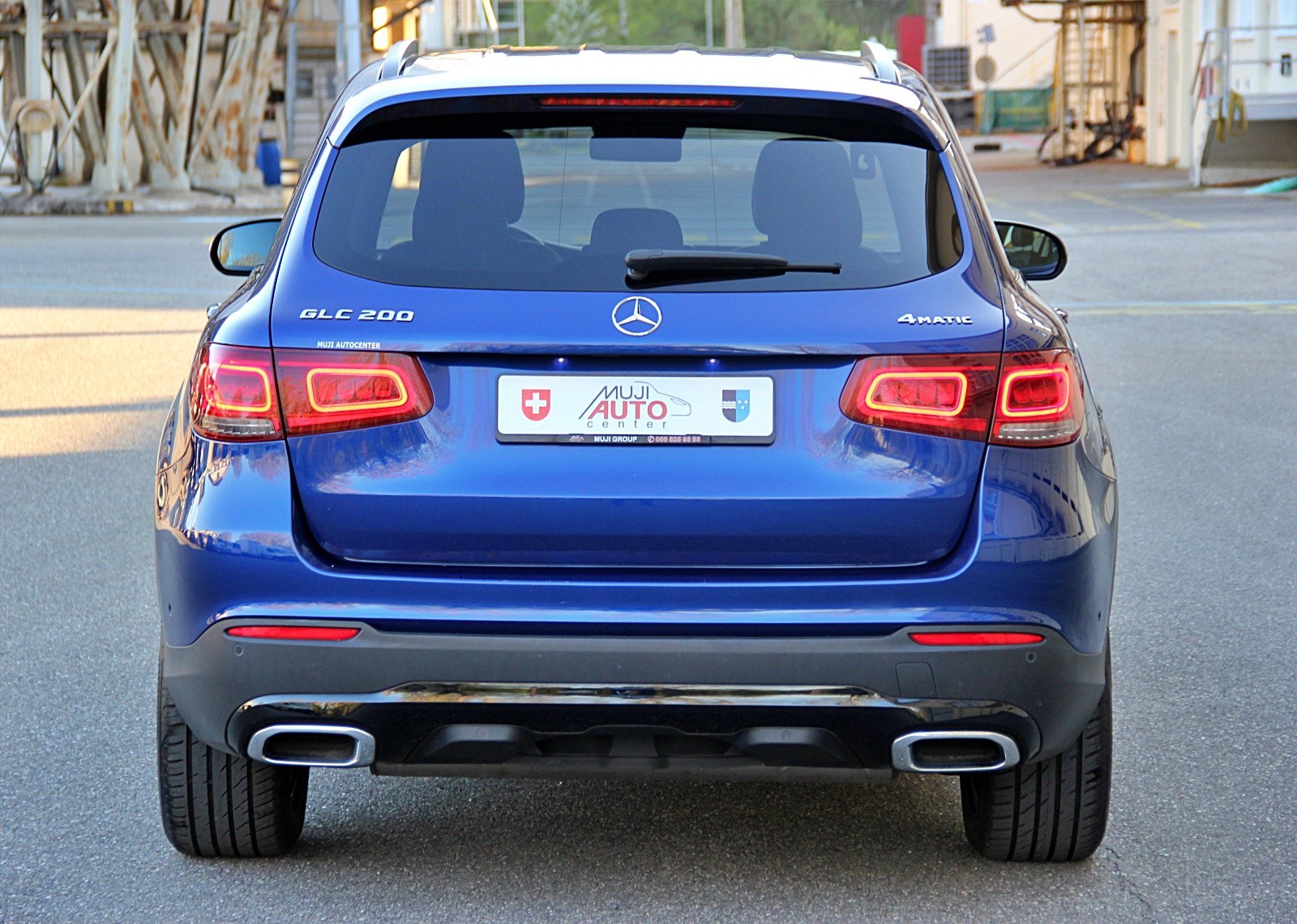 MERCEDES-BENZ GLC 200 4Matic 9G-Tronic-showroom-element-3