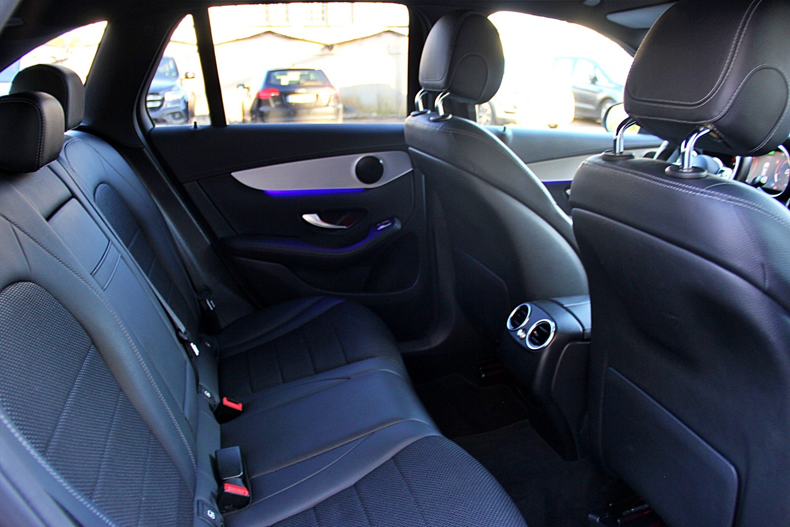 MERCEDES-BENZ GLC 200 4Matic 9G-Tronic-image-12