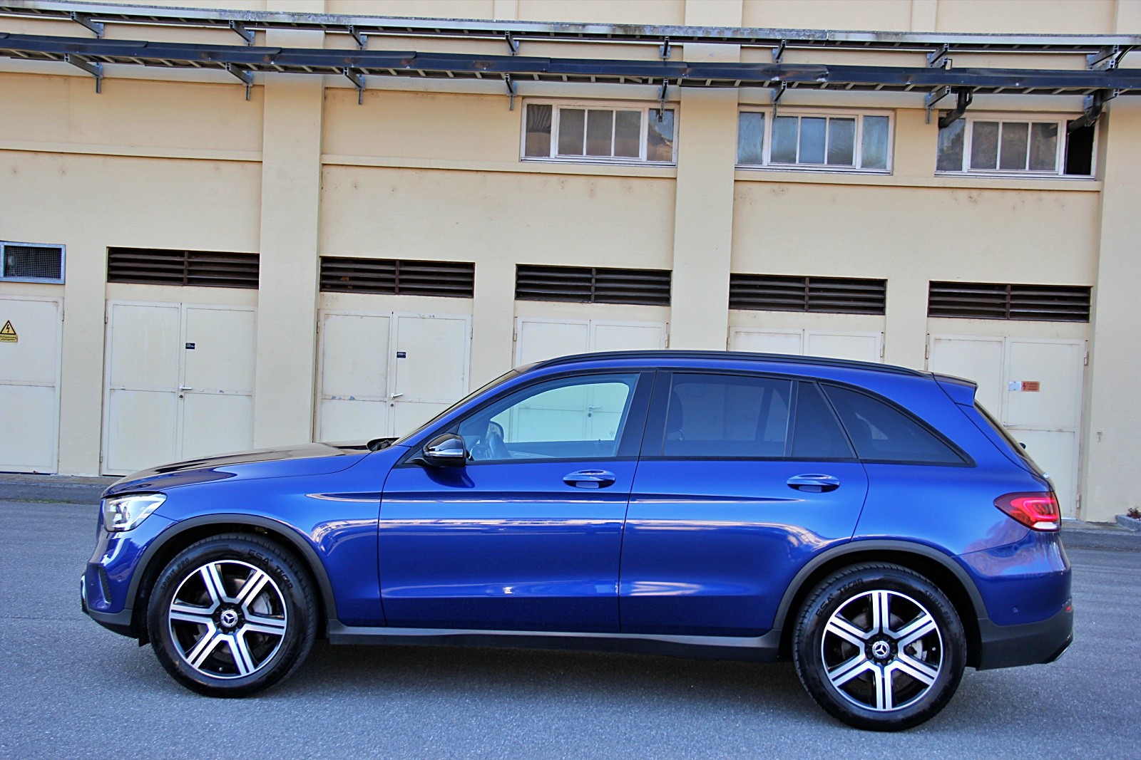 MERCEDES-BENZ GLC 200 4Matic 9G-Tronic-showroom-element-1