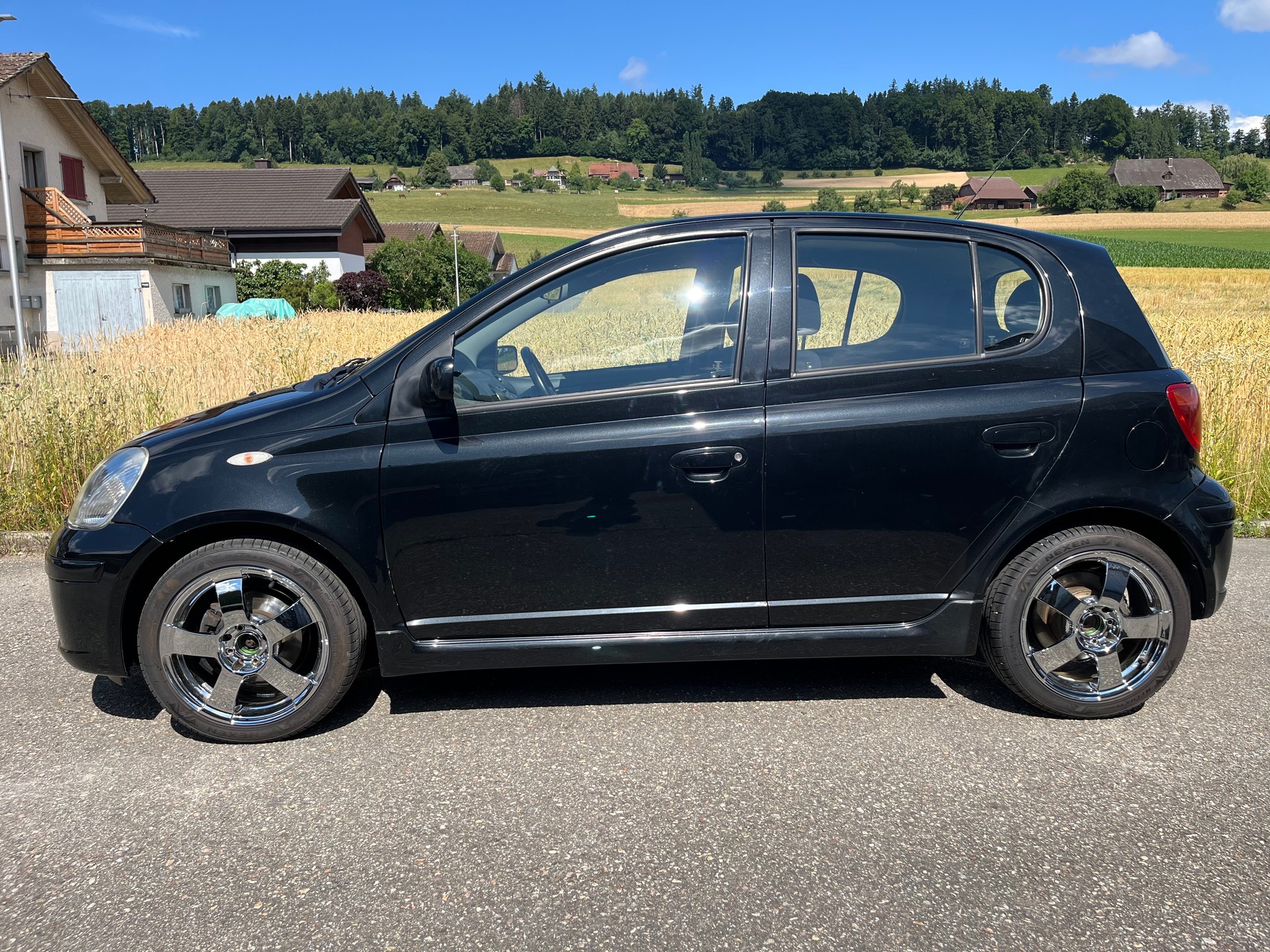 TOYOTA Yaris 1.5 TS-showroom-element-1
