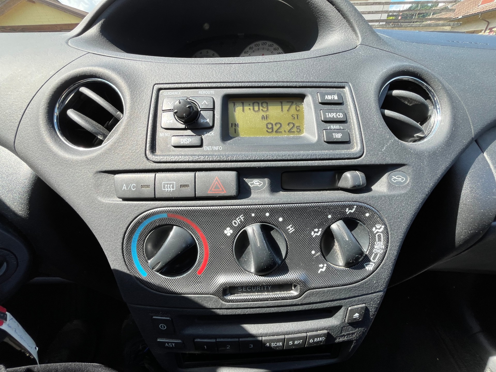 TOYOTA Yaris 1.5 TS-image-15