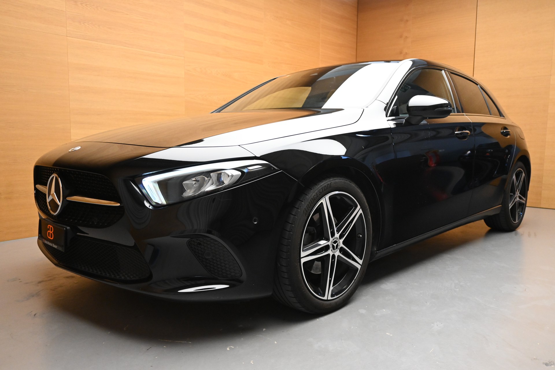 MERCEDES-BENZ A 180 Night Star 7G-DCT-showroom-element-2