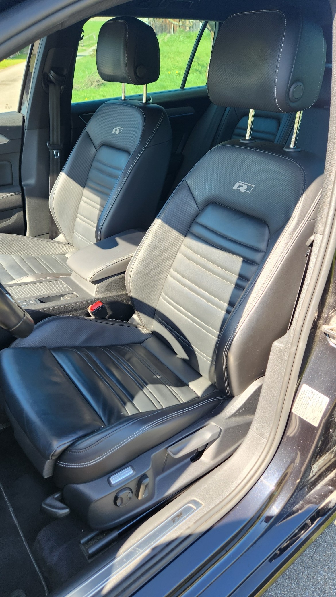 VW Passat Variant 2.0 TDI SCR BMT Sport DSG R-Line-image-11
