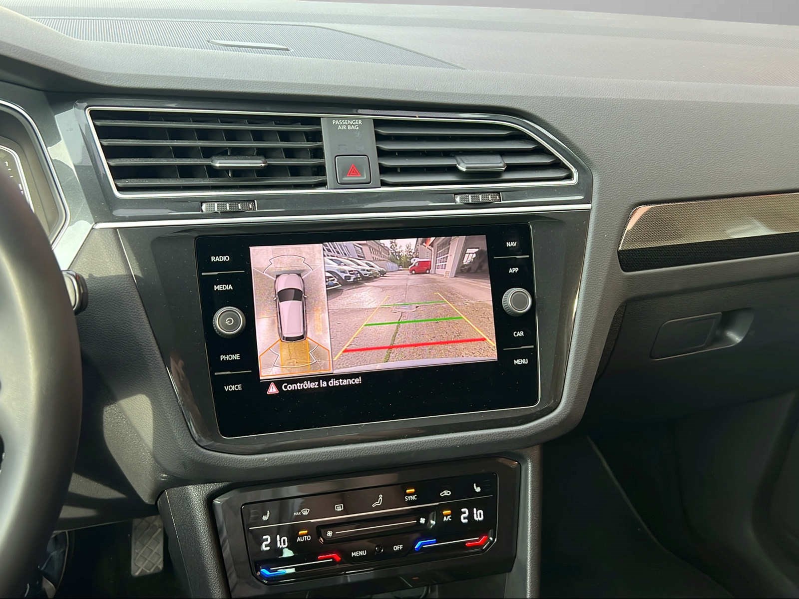 VW Tiguan 2.0TSI Elegance 4Motion DSG-image-10