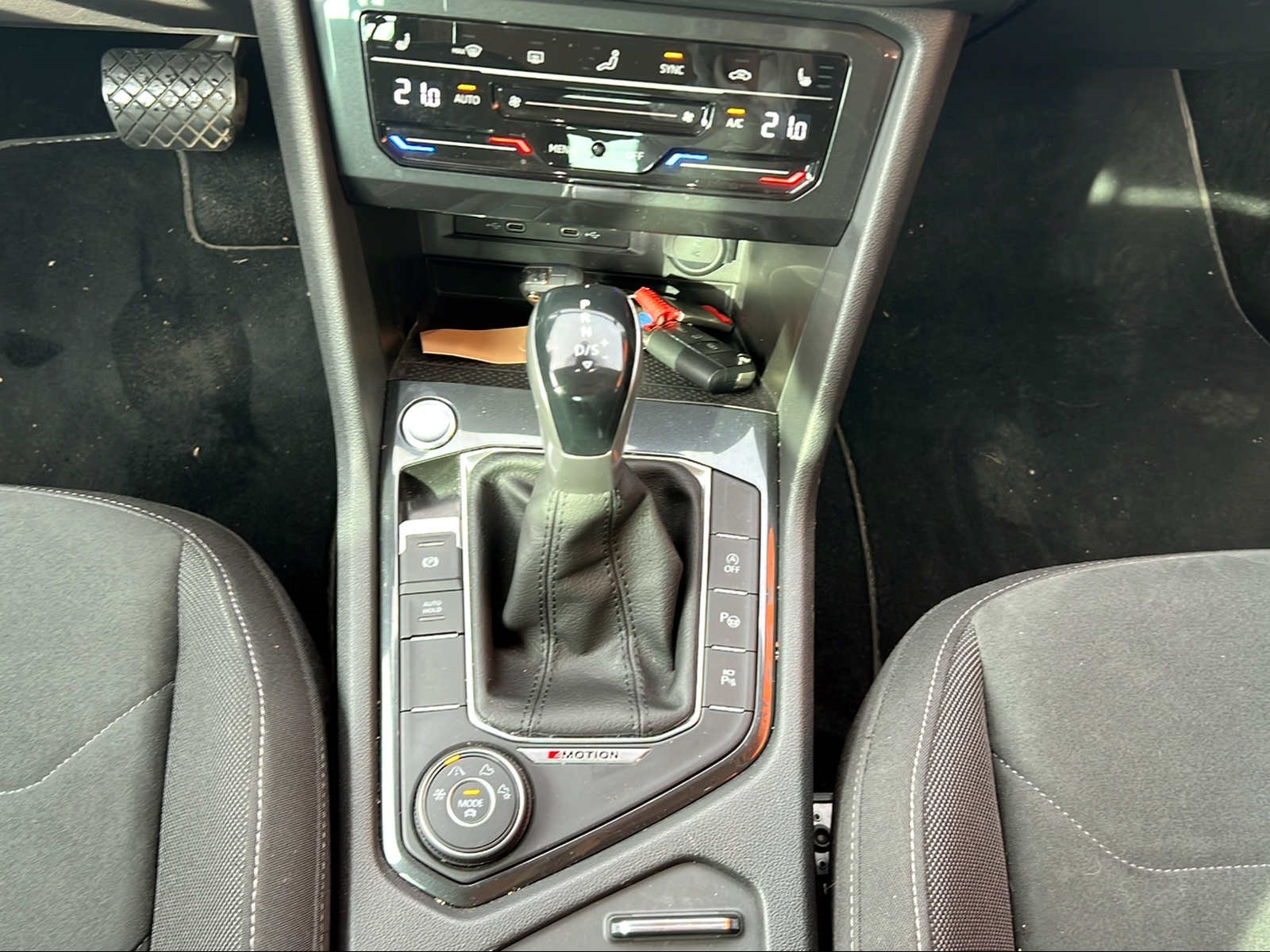 VW Tiguan 2.0TSI Elegance 4Motion DSG-image-11