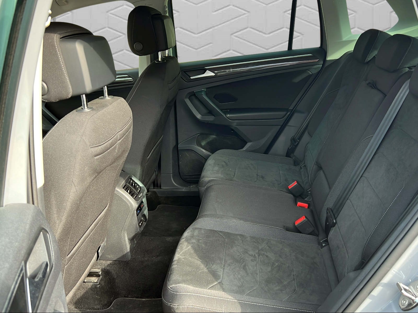 VW Tiguan 2.0TSI Elegance 4Motion DSG-image-12